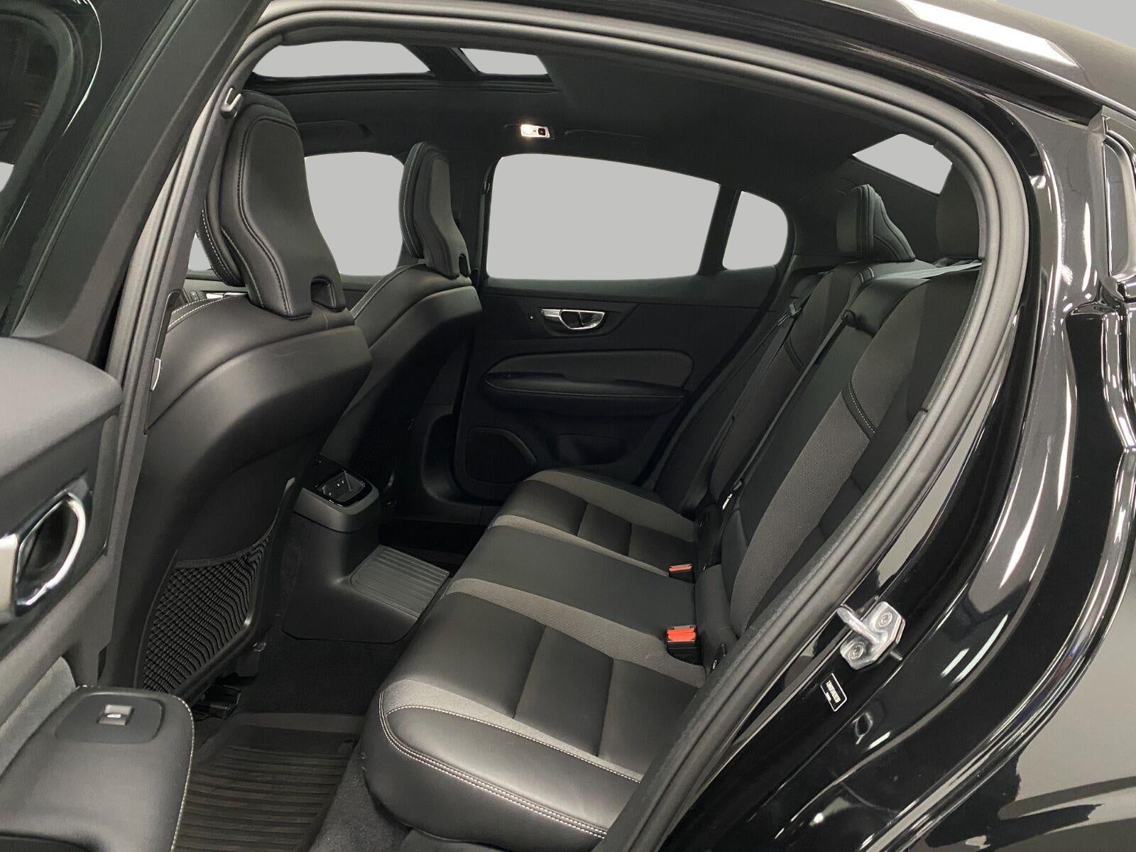 2022 Volvo S60 Recharge Plug-In Hybrid T8 eAWD PHEV Black Edition R-Design Extended Range