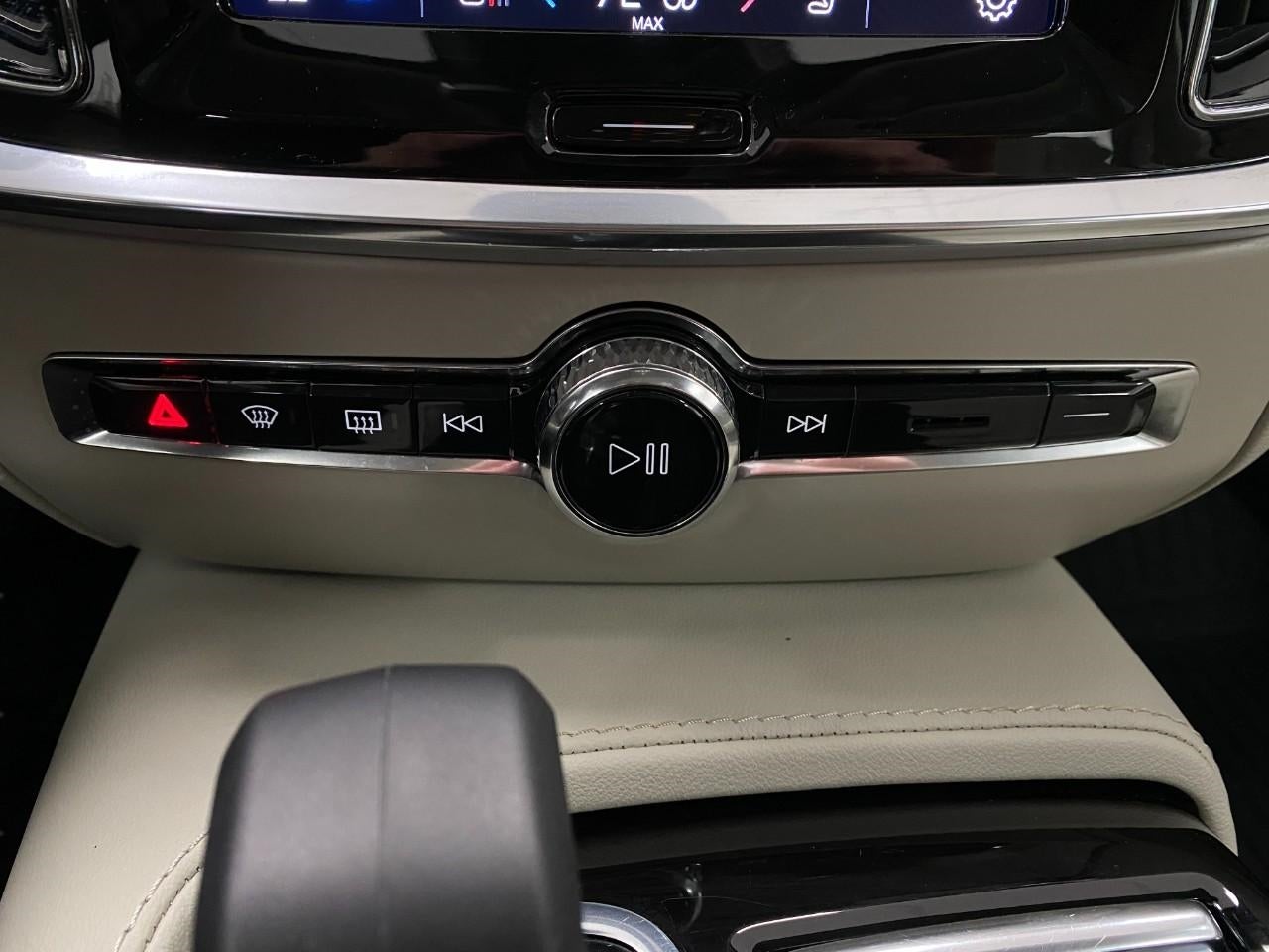 2023 Volvo S60 Recharge Plug-In Hybrid T8 eAWD PHEV Plus Dark Theme