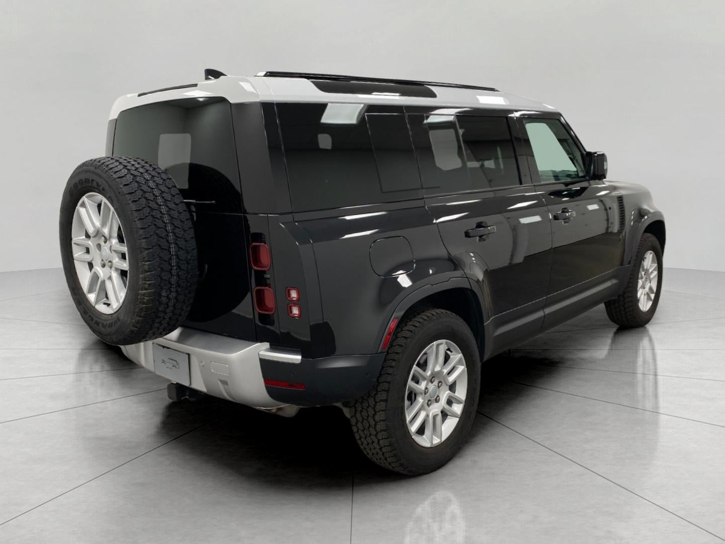 2025 Land Rover Defender 110 P300 S