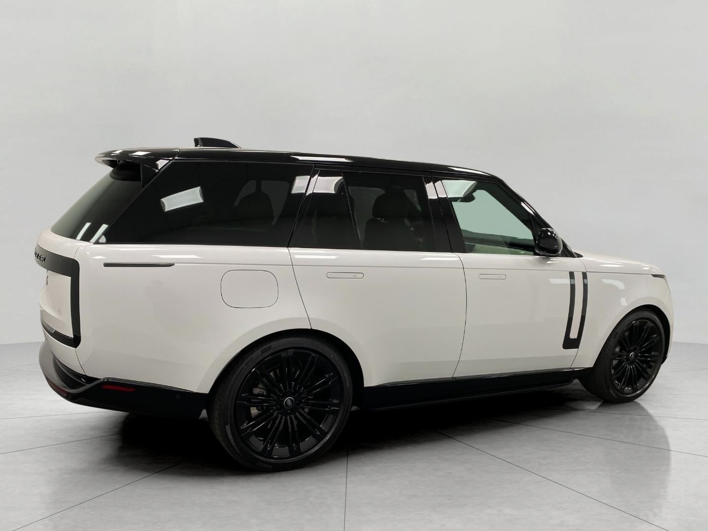 2025 Land Rover Range Rover P530 SE SWB