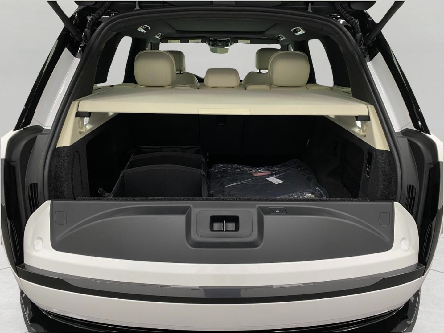 2025 Land Rover Range Rover P530 SE SWB