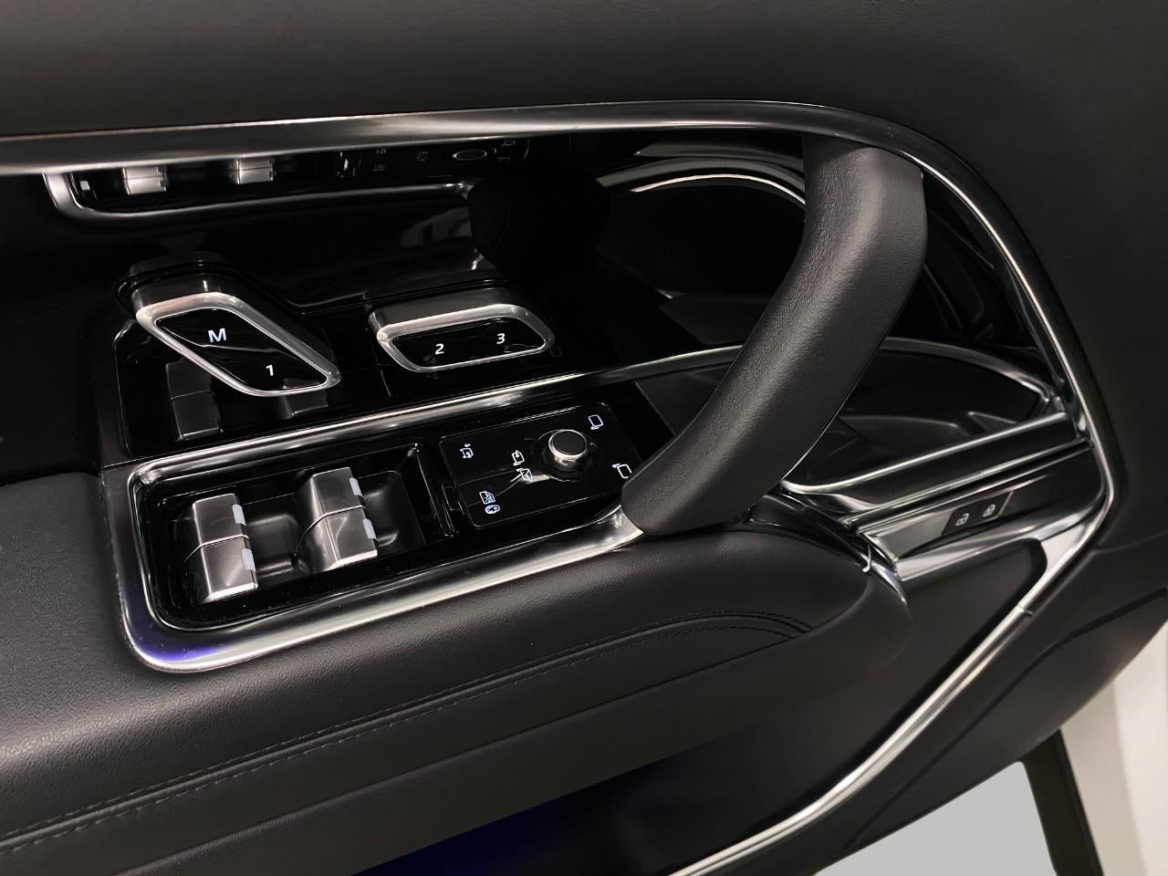 2022 Land Rover Range Rover P400 SE SWB