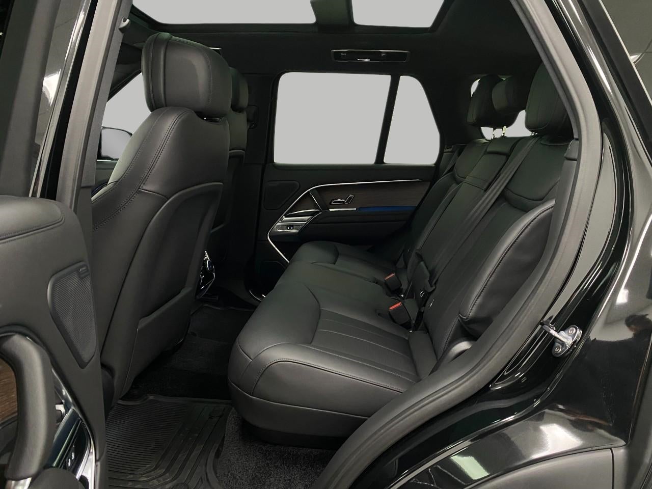 2025 Land Rover Range Rover P400 SE SWB