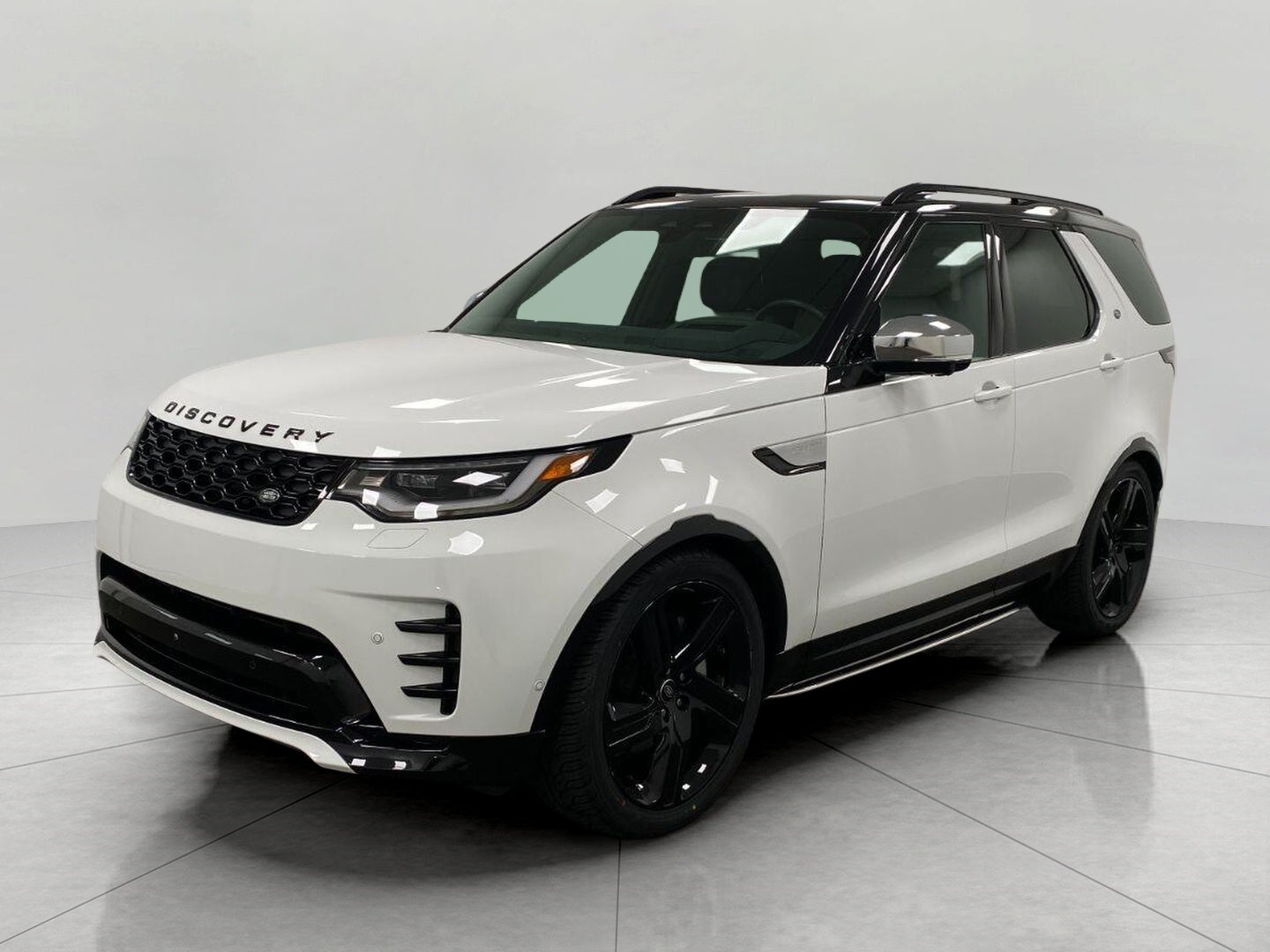 2024 Land Rover Discovery P300 Dynamic SE