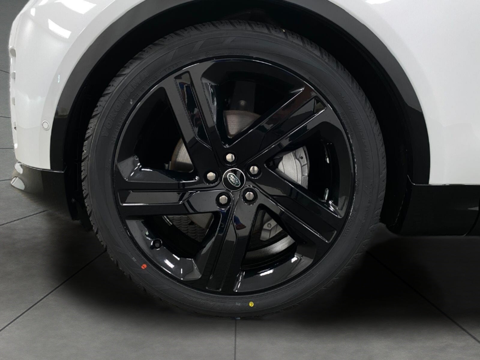 2024 Land Rover Discovery P300 Dynamic SE