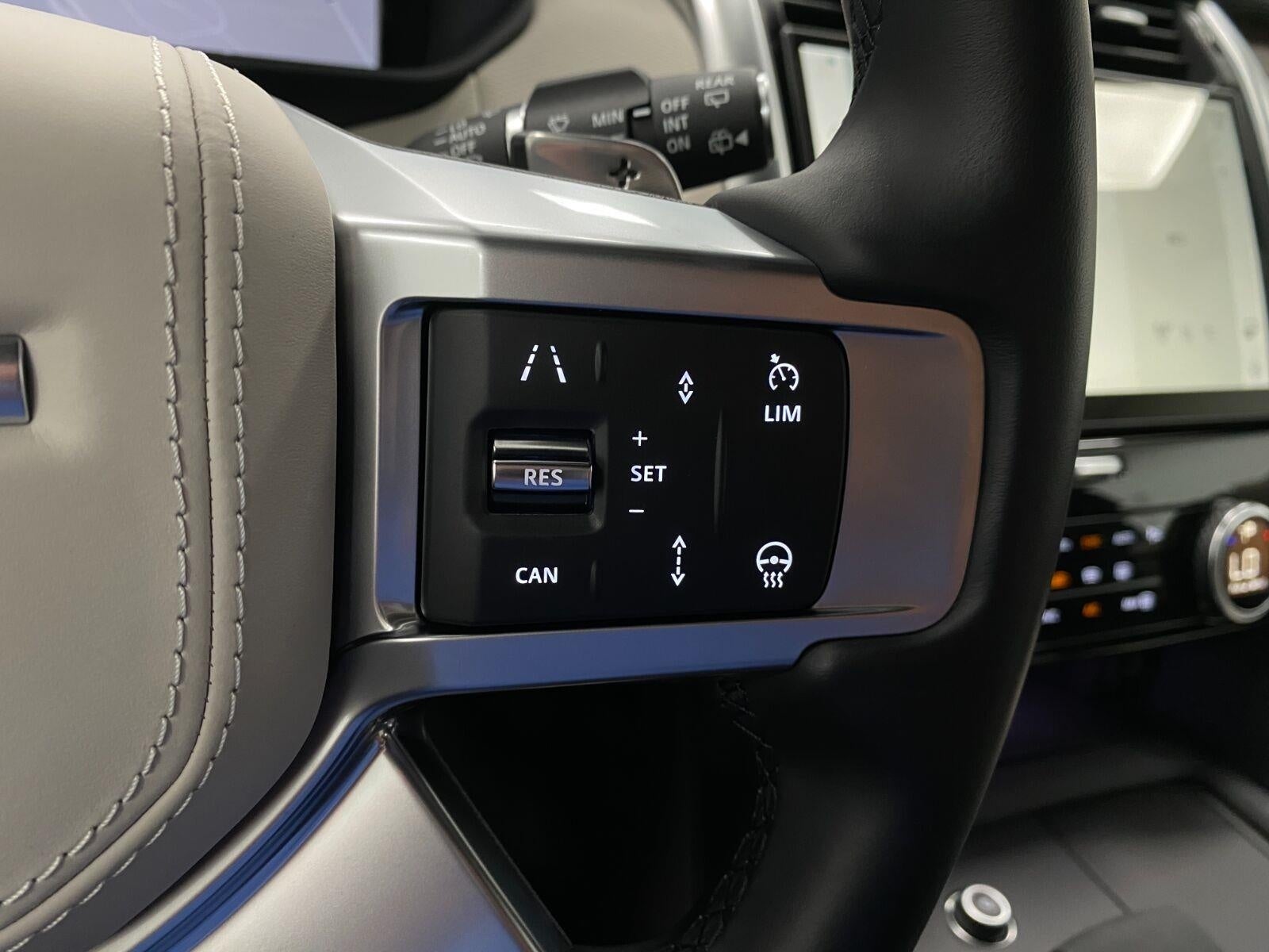 2024 Land Rover Discovery P300 Dynamic SE