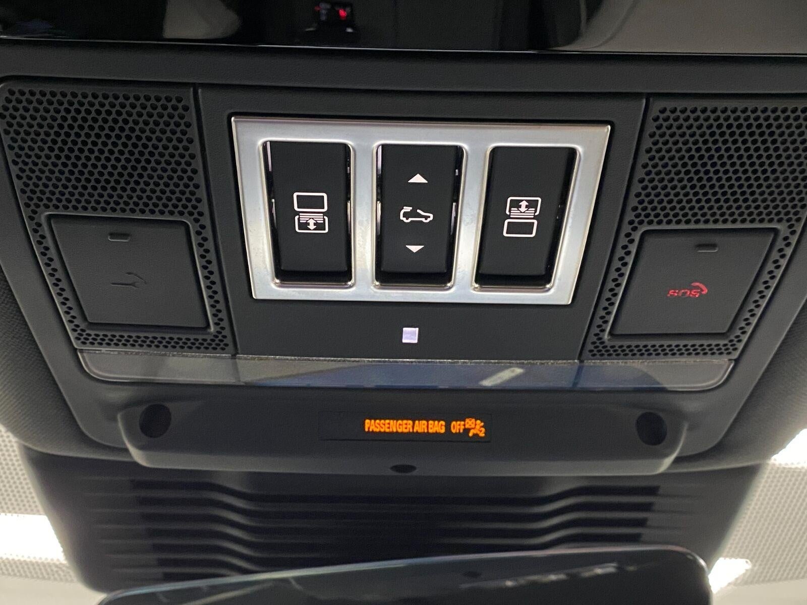 2024 Land Rover Discovery P300 Dynamic SE