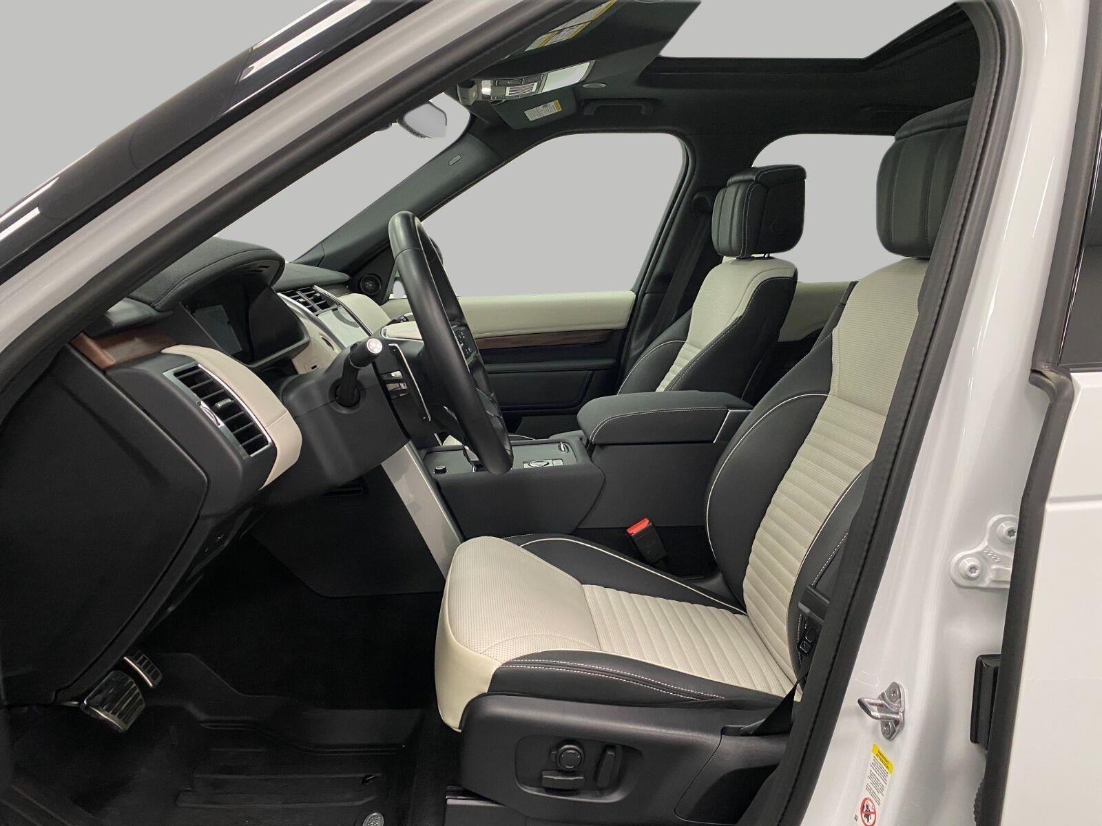 2024 Land Rover Discovery P300 Dynamic SE