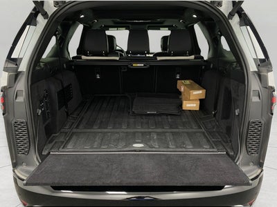 2024 Land Rover Discovery P300 Dynamic SE