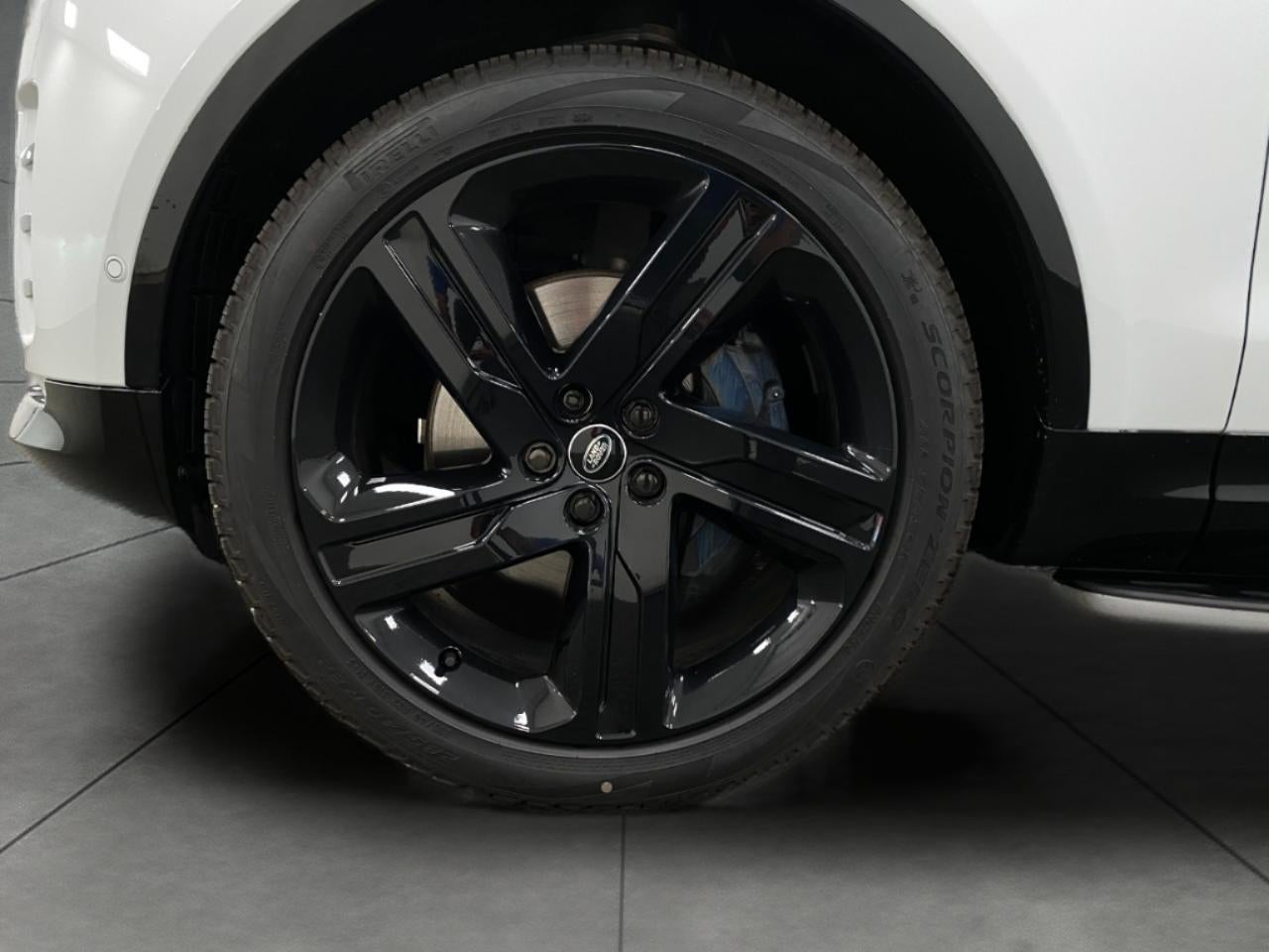 2025 Land Rover Discovery P360 Dynamic SE