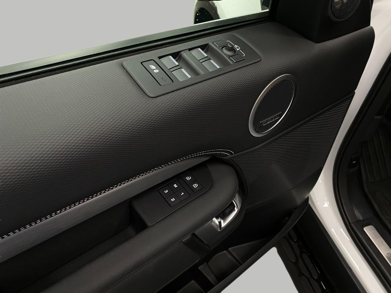 2025 Land Rover Discovery P360 Dynamic SE