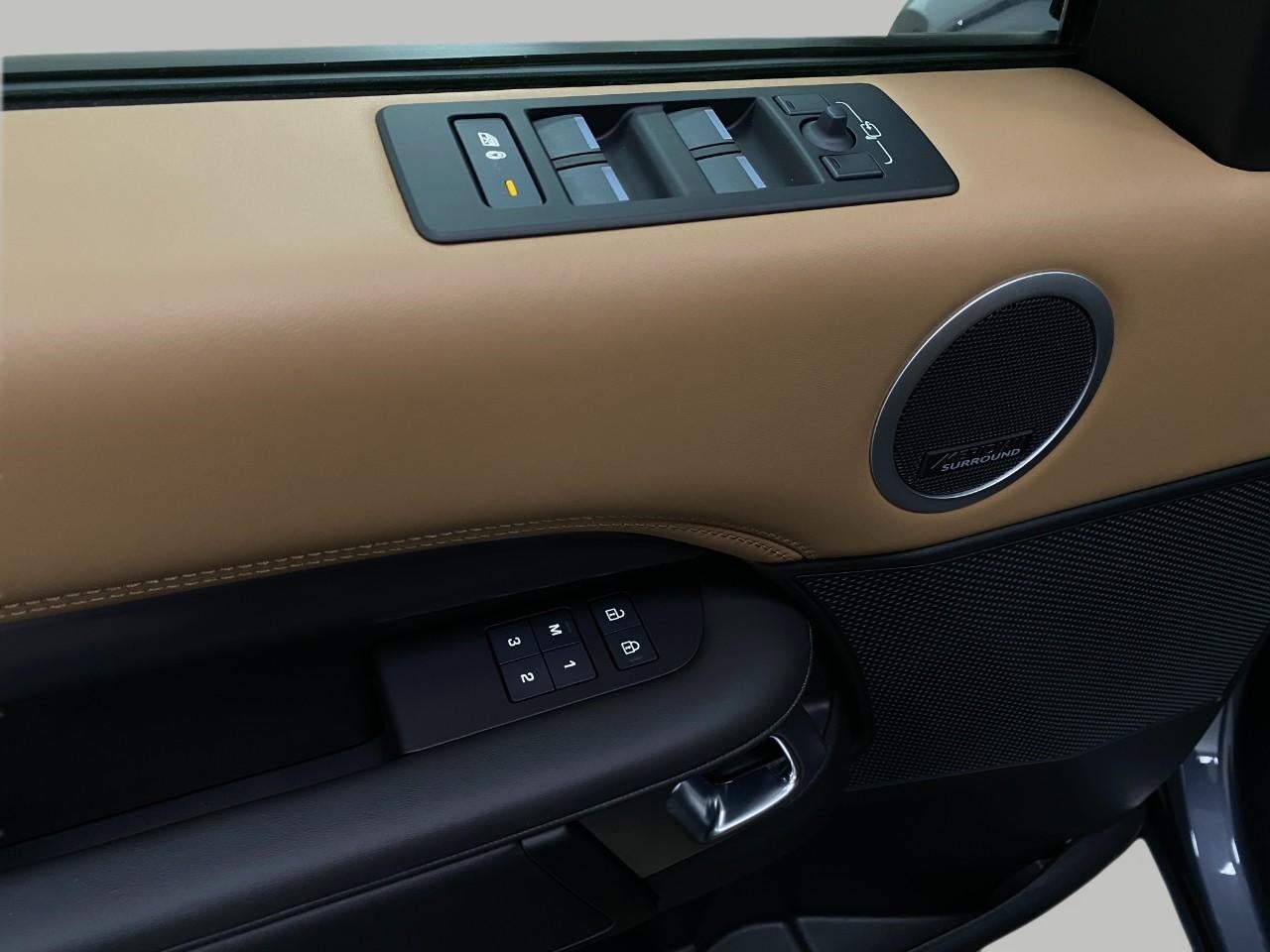 2025 Land Rover Discovery P360 Metropolitan Edition