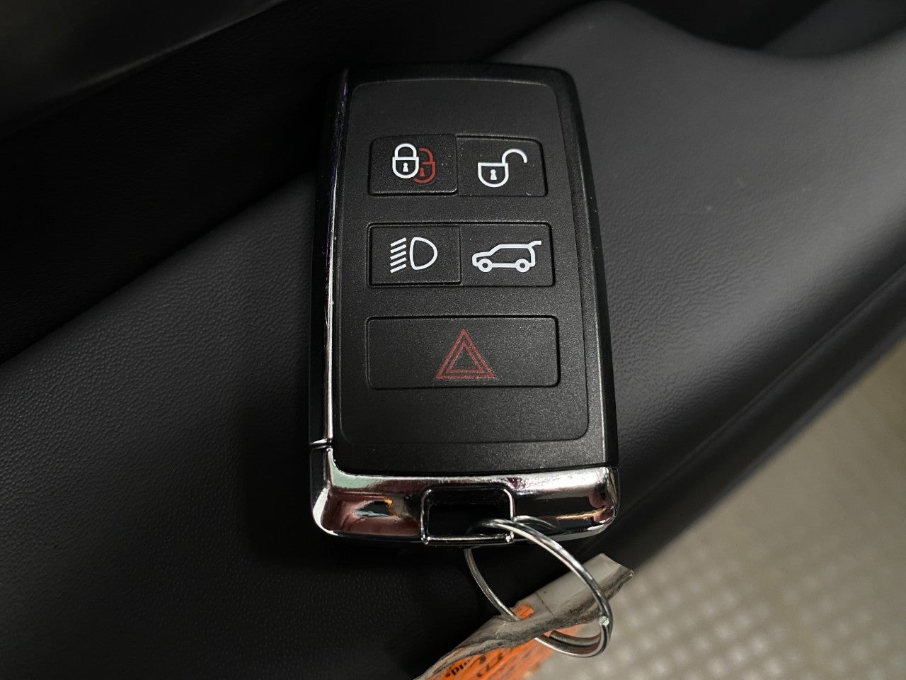 2025 Land Rover Discovery P360 Metropolitan Edition