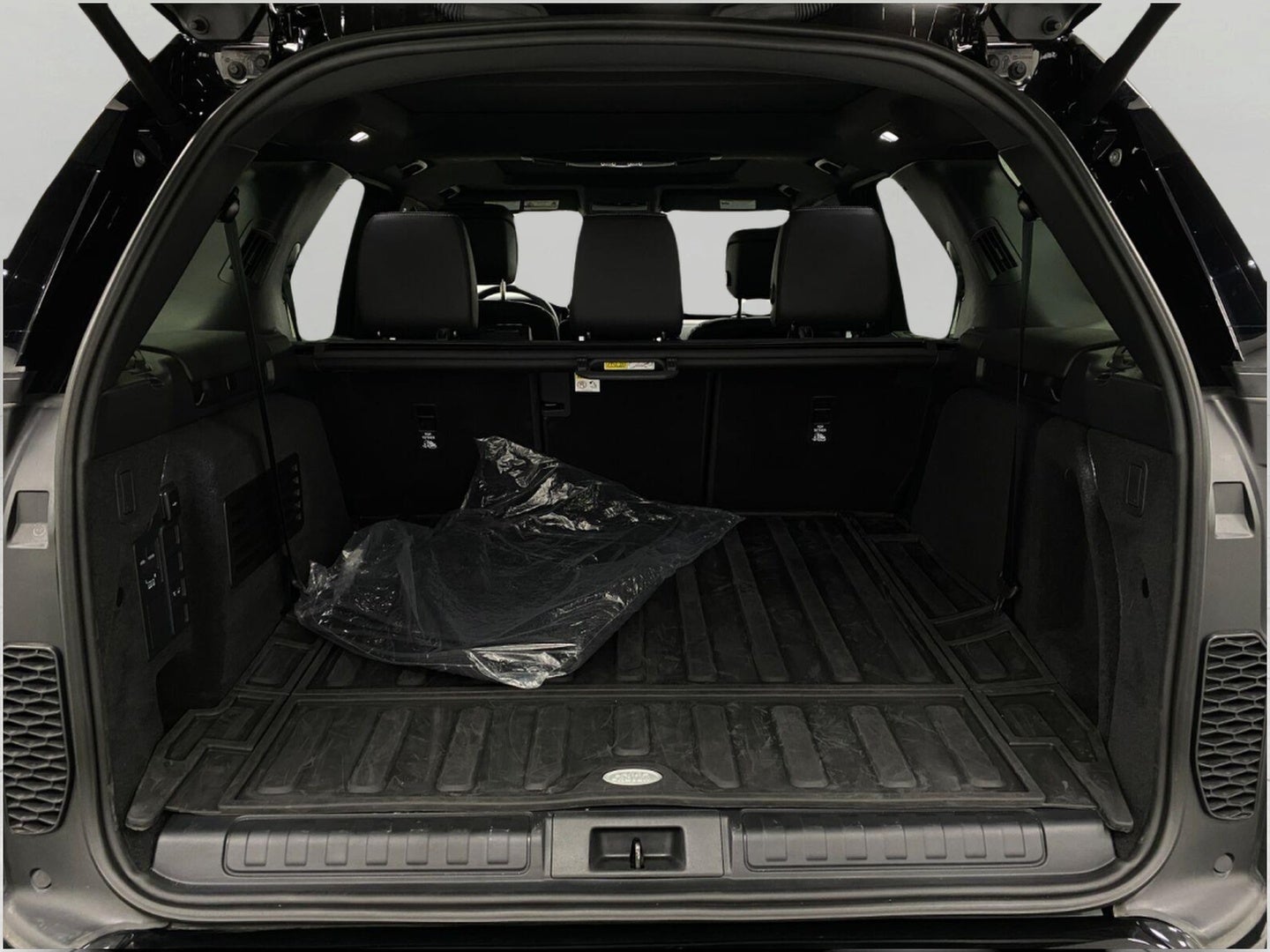 2026 Land Rover Discovery Gemini Edition AWD