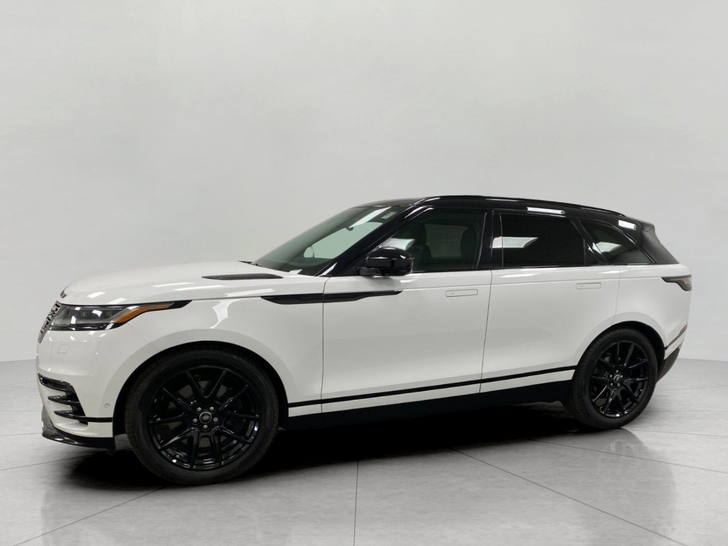 2026 Land Rover Range Rover Velar P250 Dynamic SE