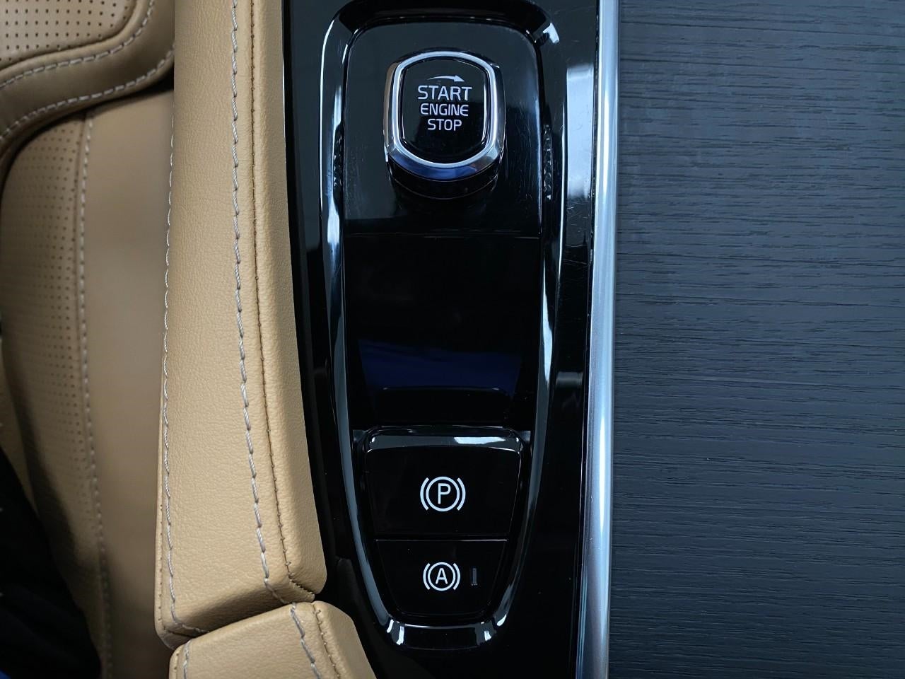 2023 Volvo XC90 B6 AWD Ultimate 7P