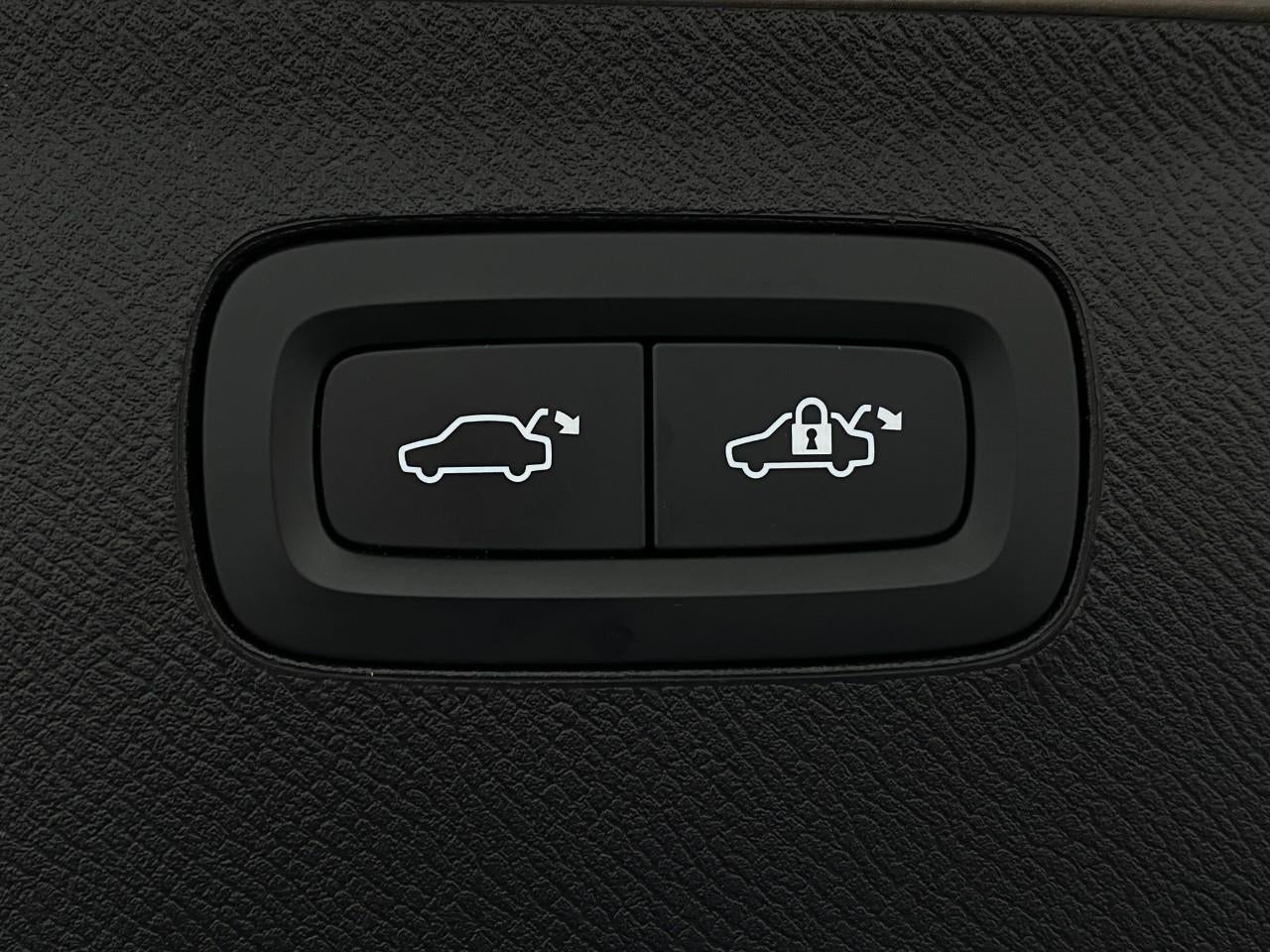 2023 Volvo XC90 B6 AWD Ultimate 7P