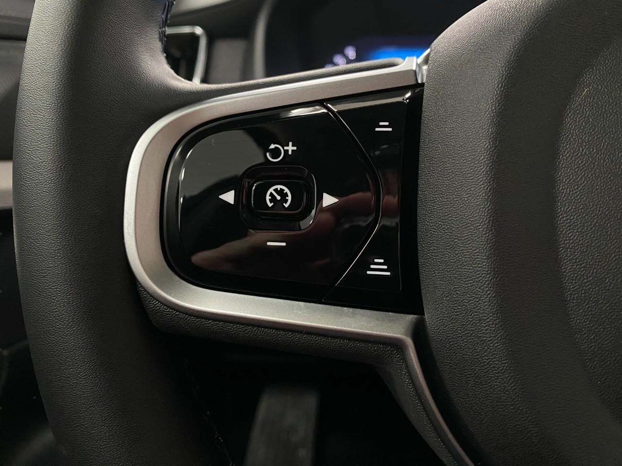 2026 Volvo XC90 B6 AWD Ultra Dark Theme 7-Seater