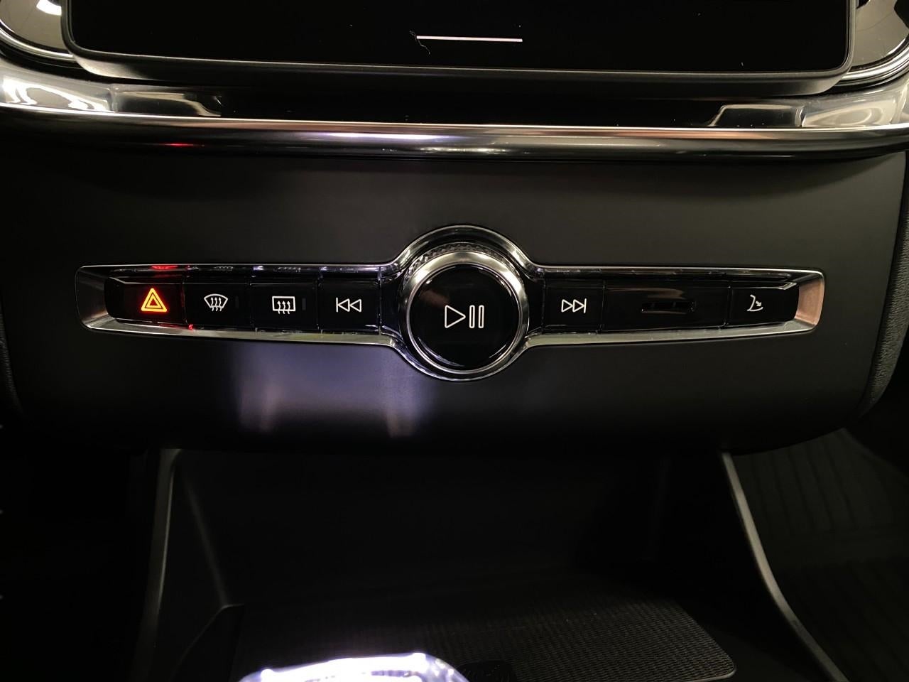 2026 Volvo XC90 B6 AWD Ultra Dark Theme 7-Seater