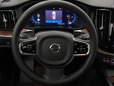 2023 Volvo XC60 B6 AWD Ultimate Bright Theme