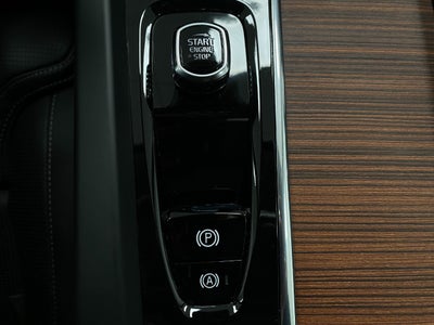 2023 Volvo XC60 B6 AWD Ultimate Bright Theme