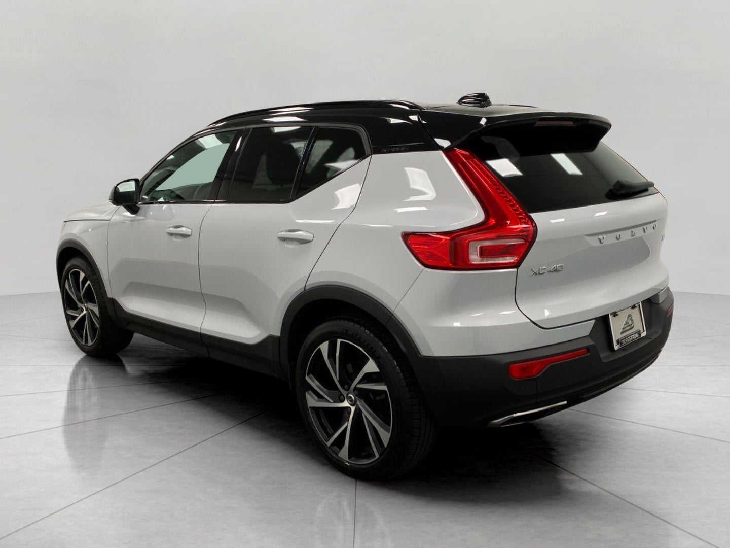 2020 Volvo XC40 T5 AWD R-Design