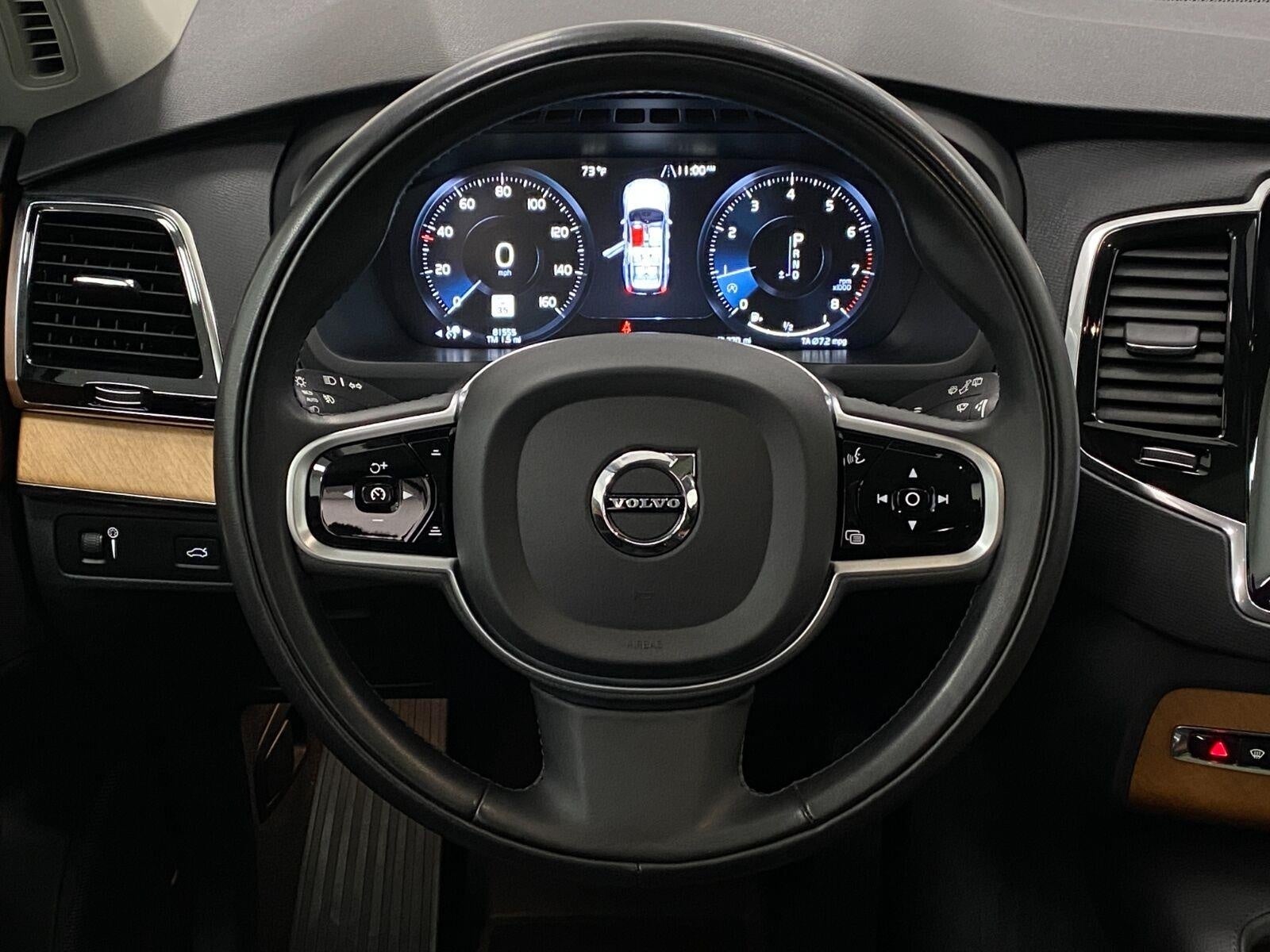 2021 Volvo XC90 T6 AWD Momentum 7P
