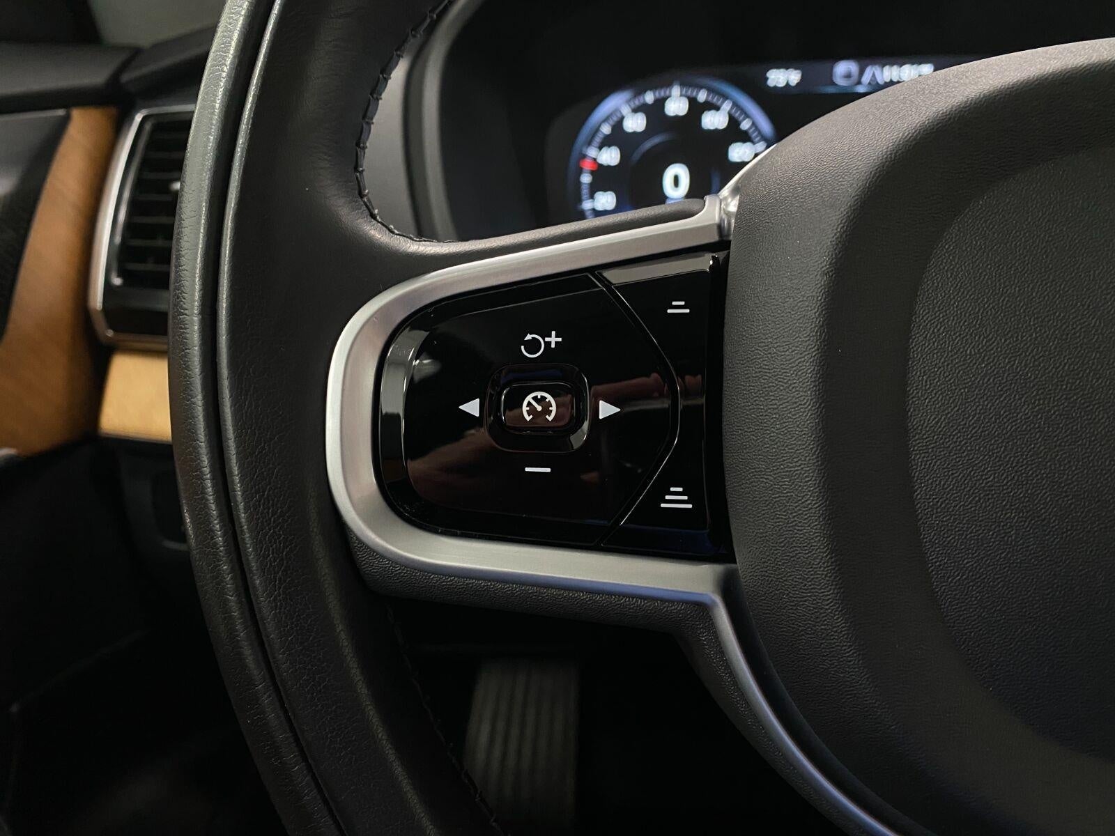 2021 Volvo XC90 T6 AWD Momentum 7P