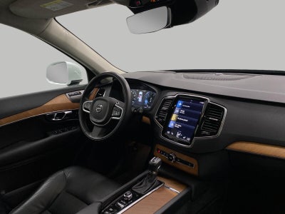 2021 Volvo XC90 T6 AWD Momentum 7P