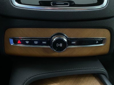 2021 Volvo XC90 T6 AWD Momentum 7P