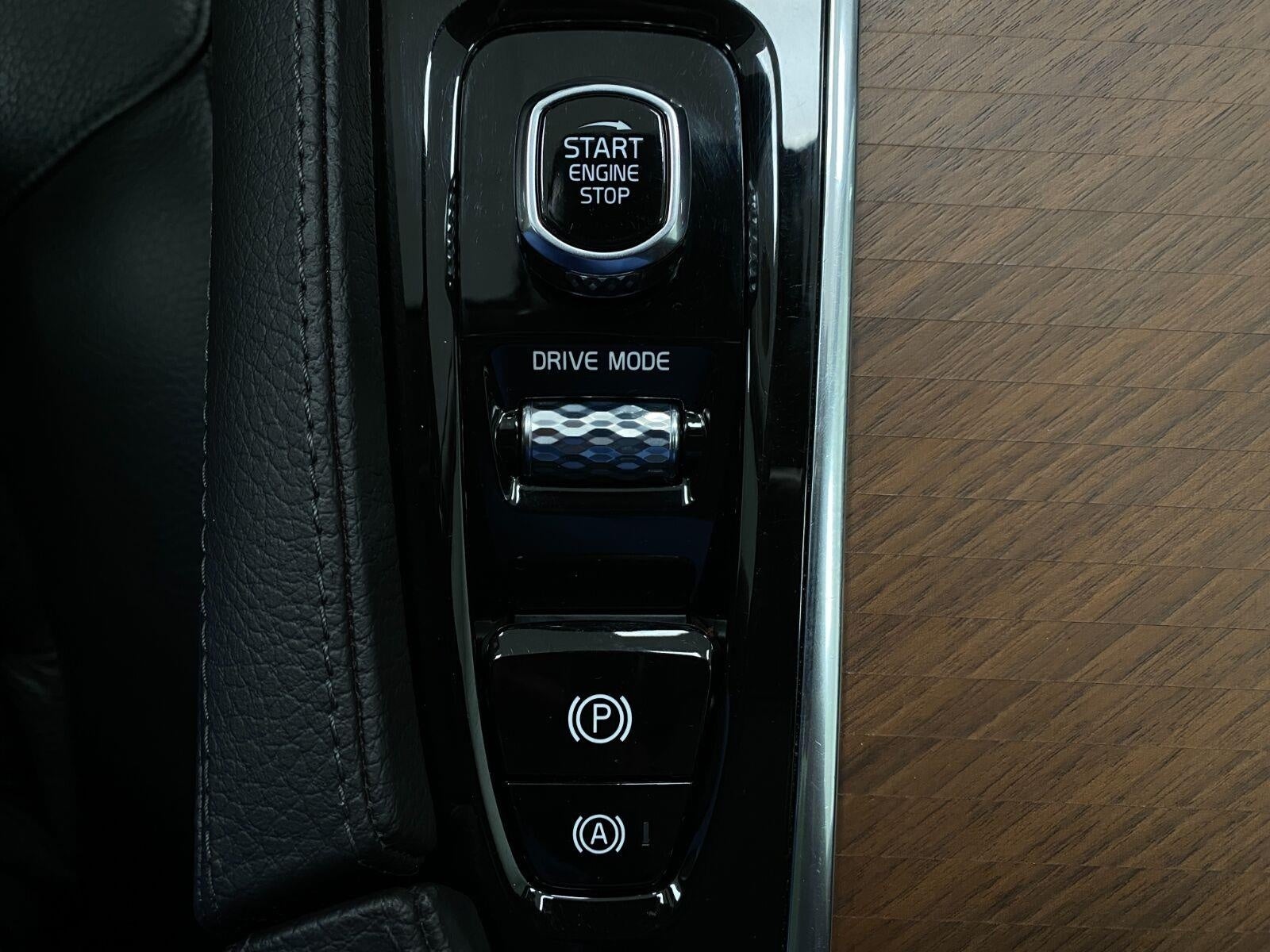 2021 Volvo XC90 T6 AWD Momentum 7P