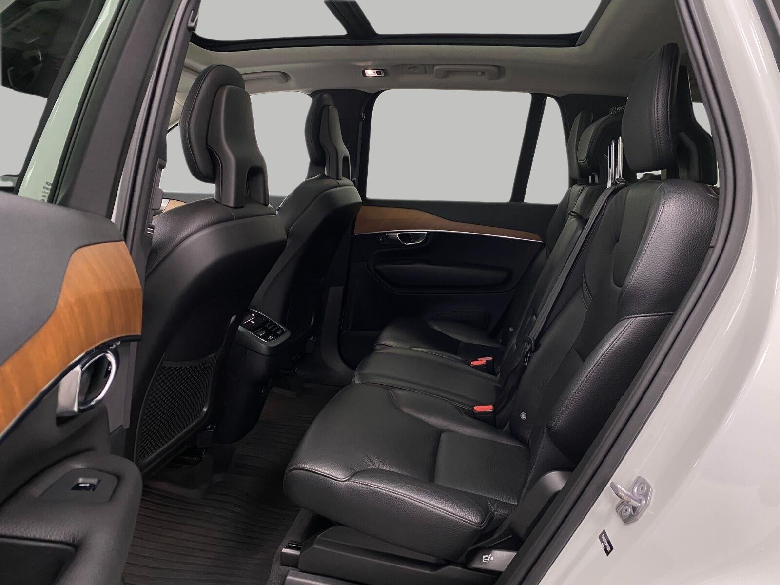2021 Volvo XC90 T6 AWD Momentum 7P