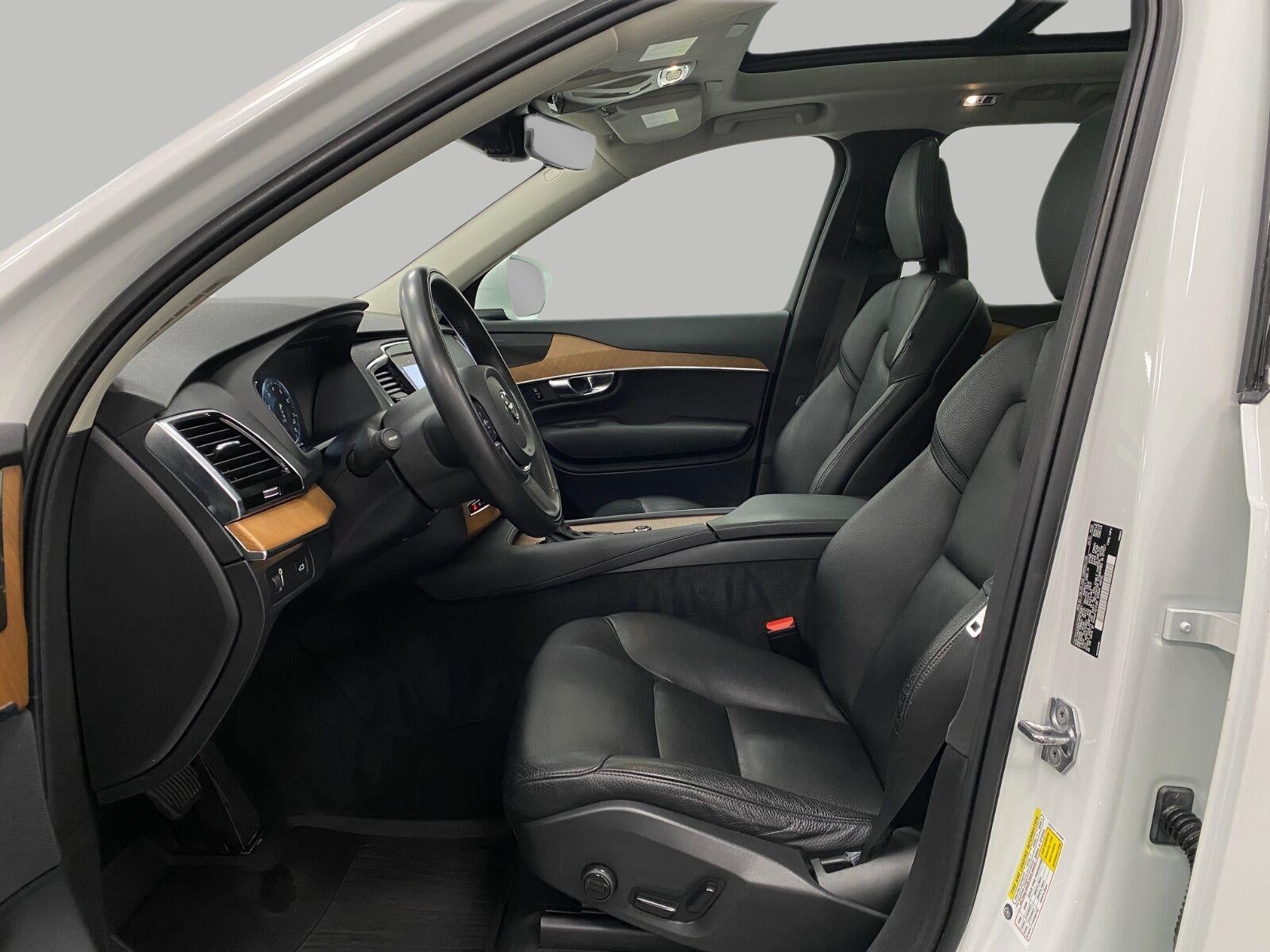 2021 Volvo XC90 T6 AWD Momentum 7P