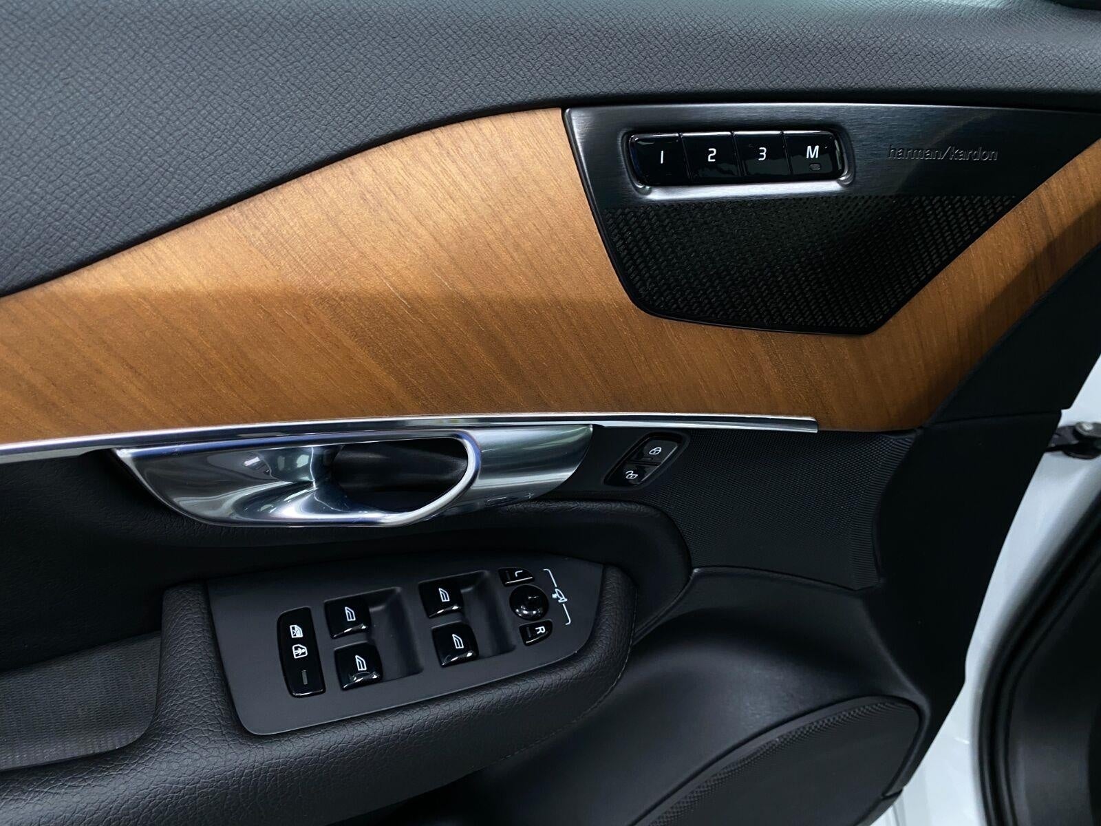 2021 Volvo XC90 T6 AWD Momentum 7P