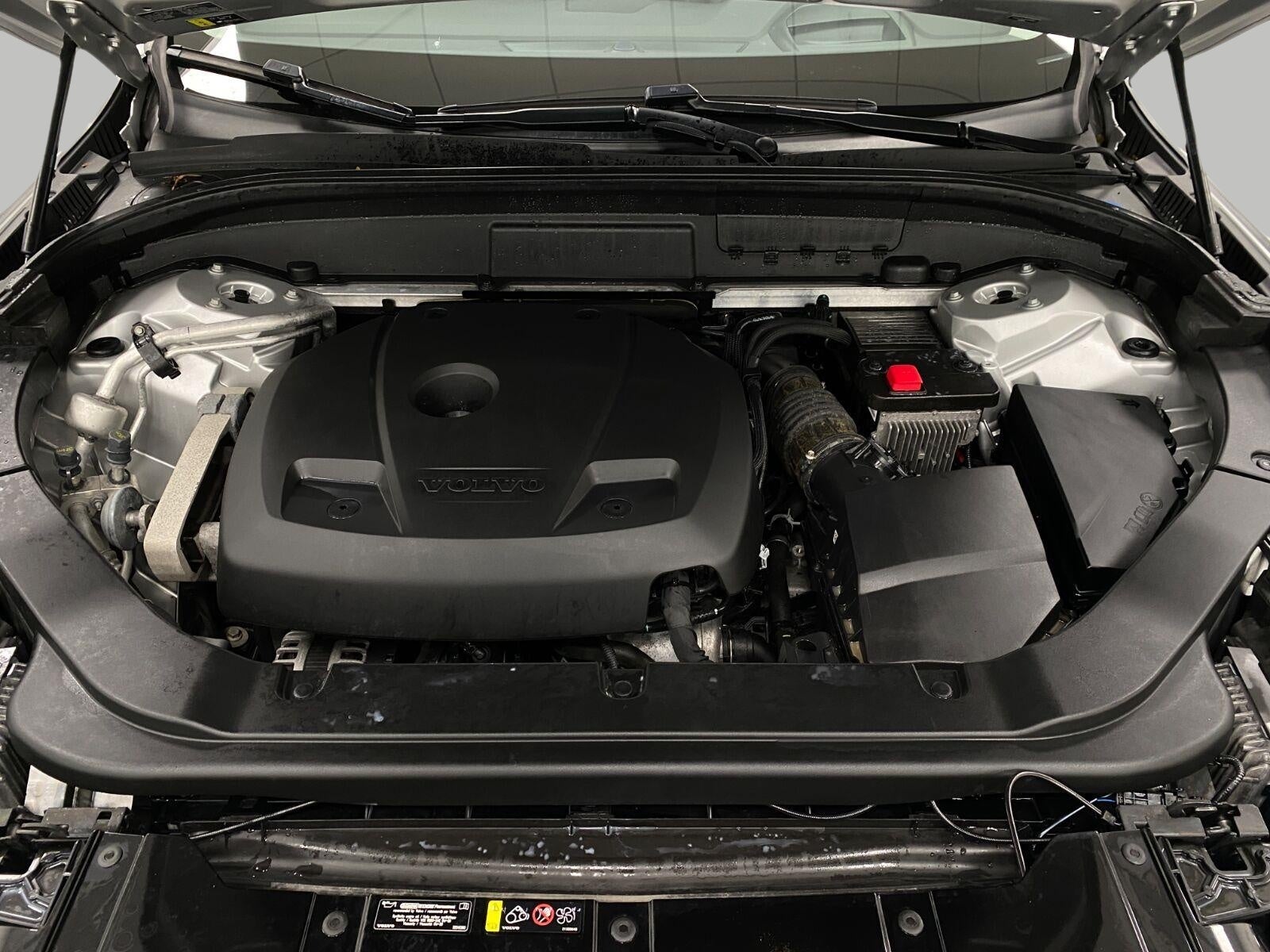 2021 Volvo XC60 T6 AWD Momentum
