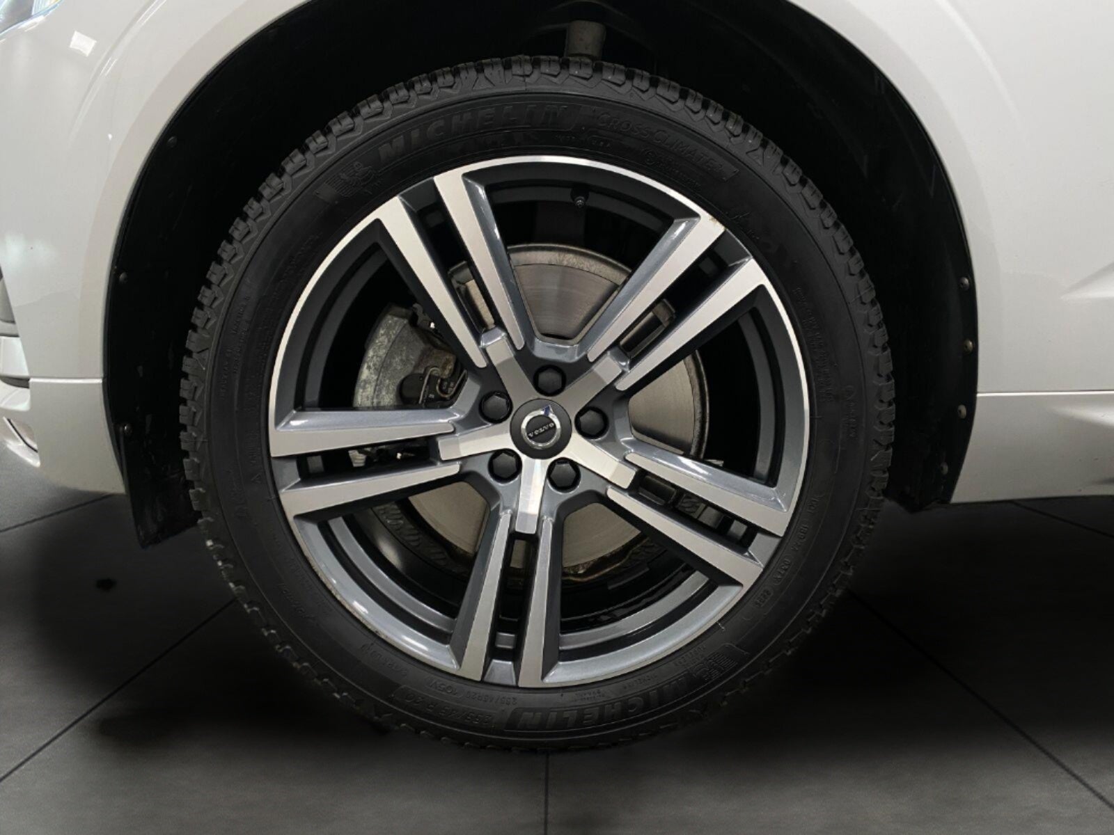 2021 Volvo XC60 T6 AWD Momentum