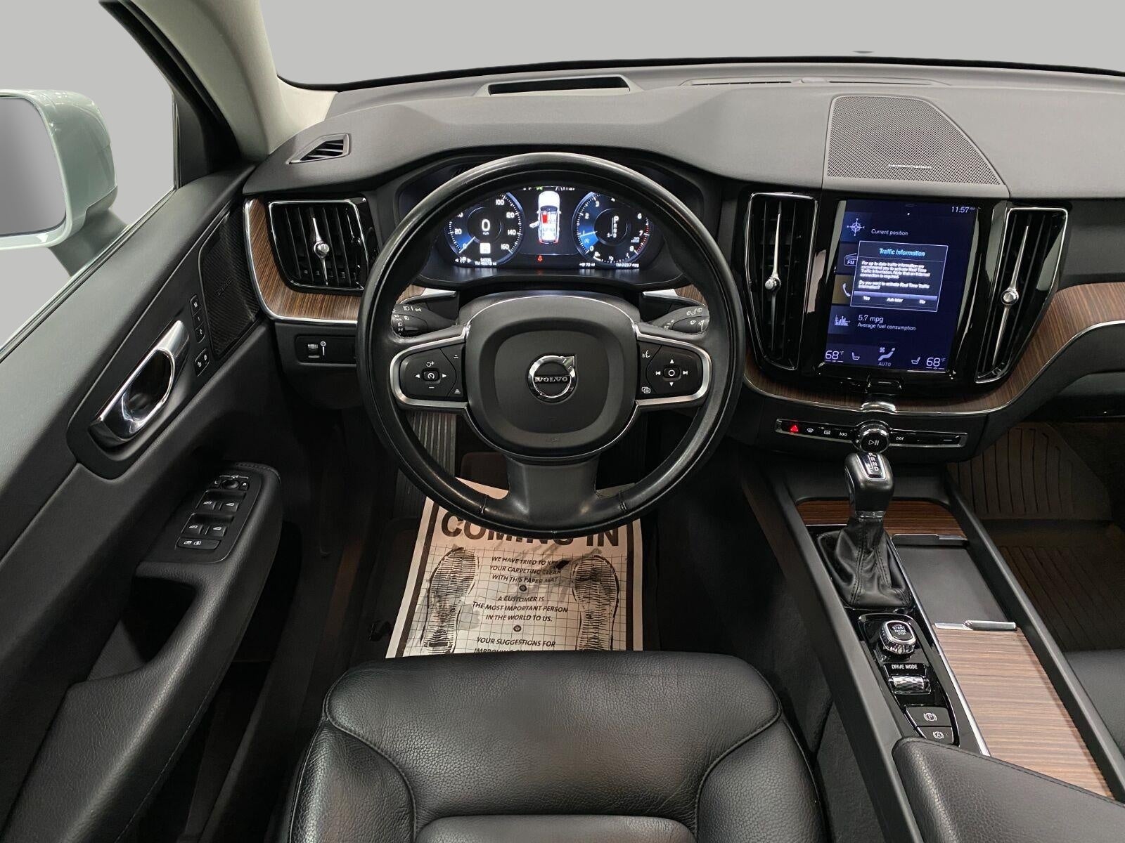 2021 Volvo XC60 T6 AWD Momentum