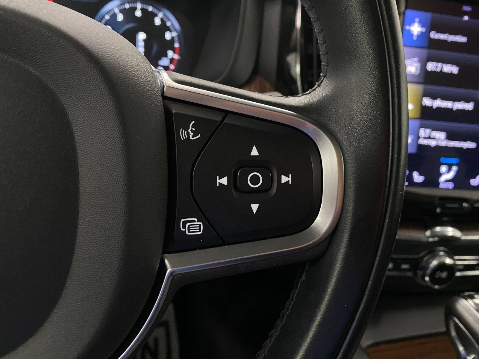 2021 Volvo XC60 T6 AWD Momentum
