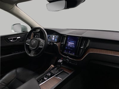2021 Volvo XC60 T6 AWD Momentum