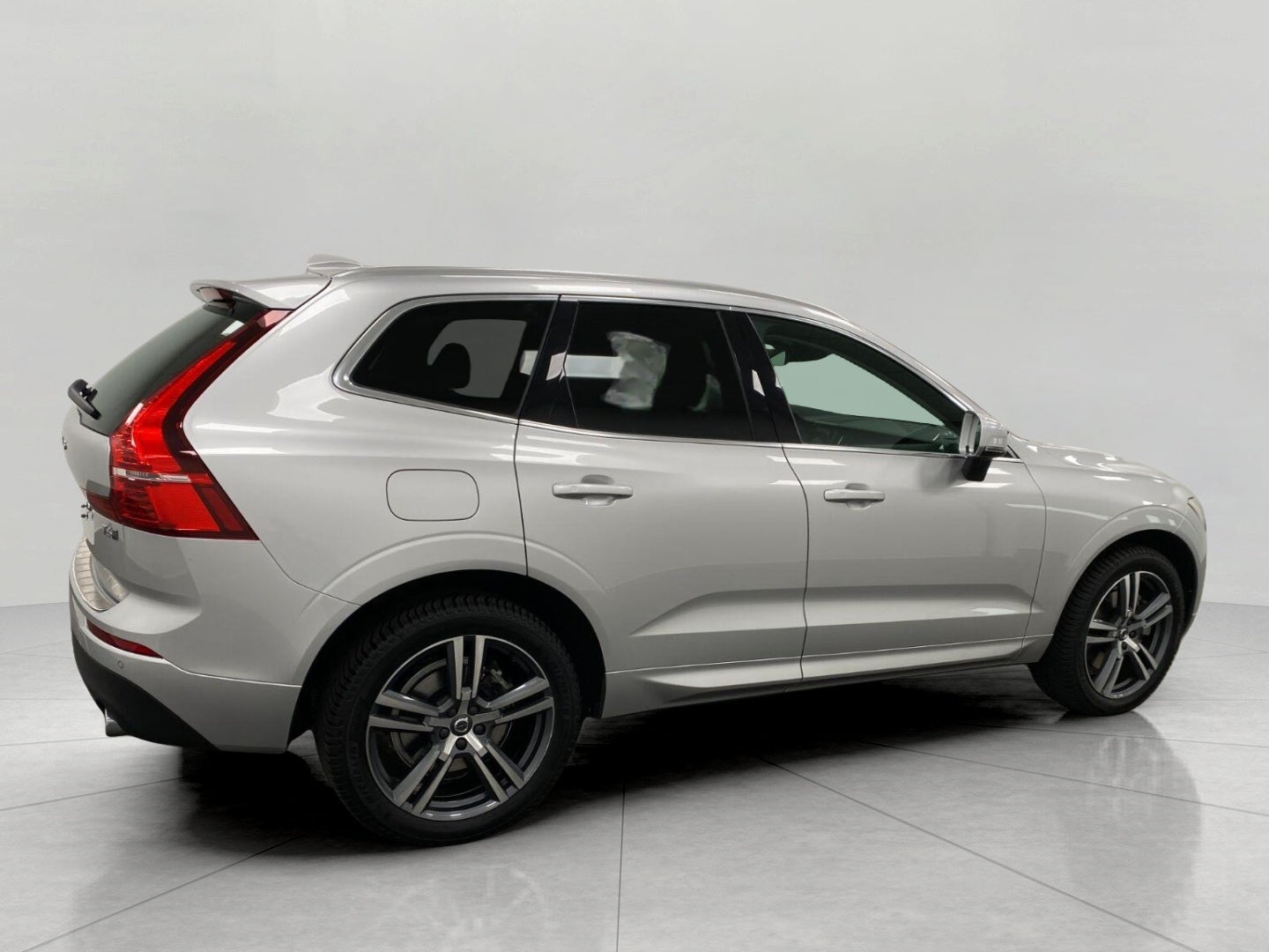 2021 Volvo XC60 T6 AWD Momentum