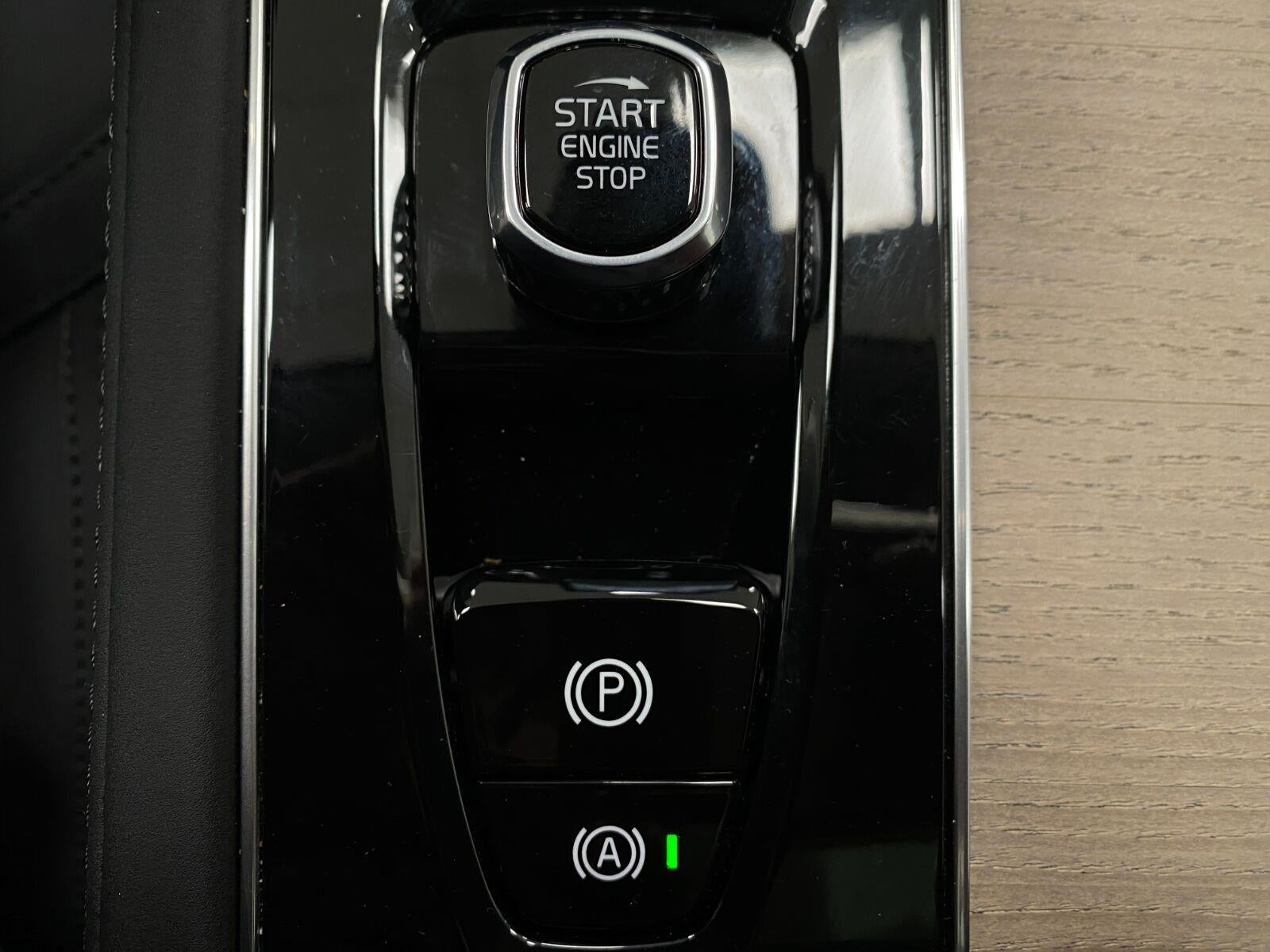 2026 Volvo XC90 Plug-In Hybrid T8 AWD Plus 6-Seater