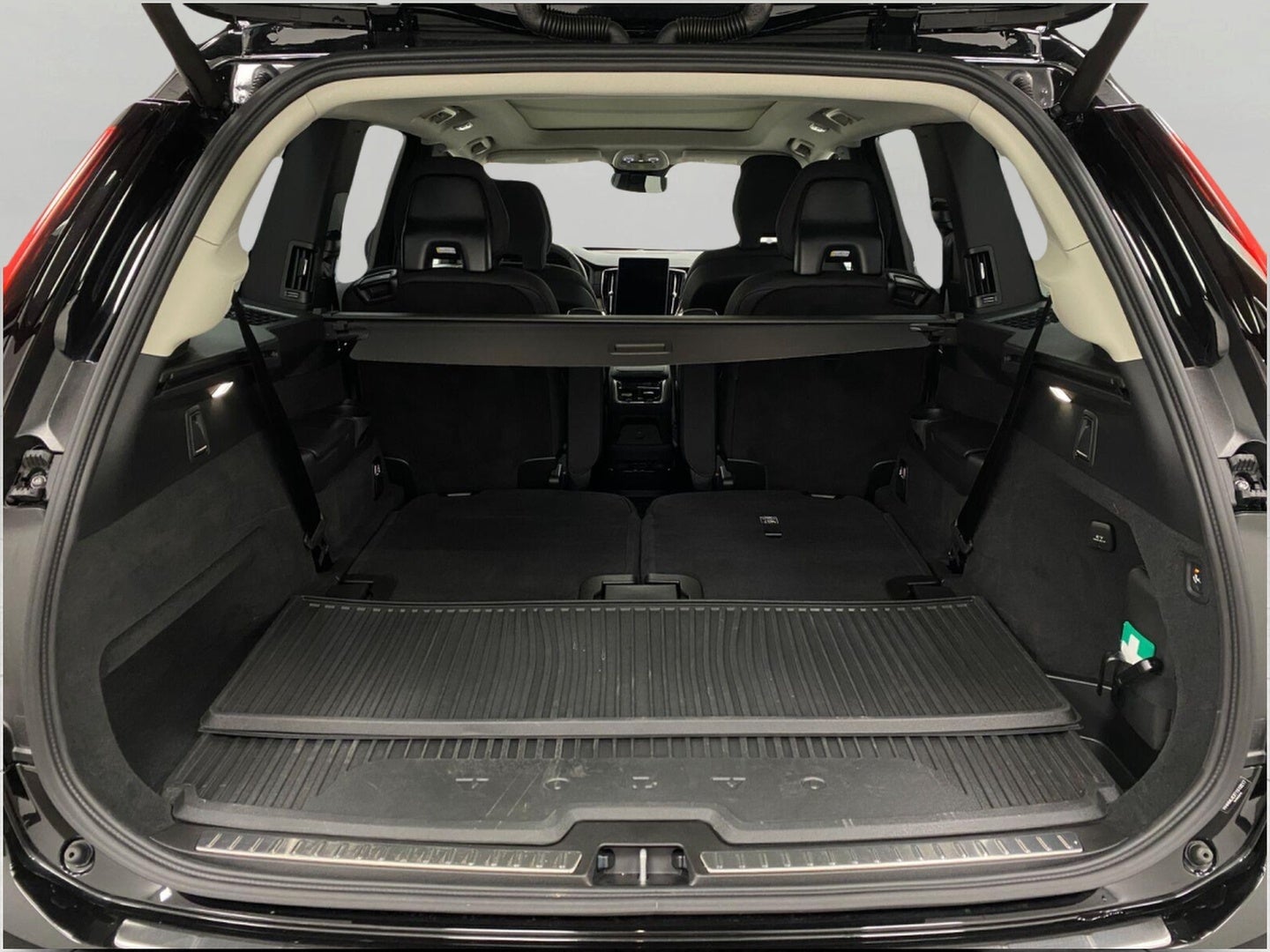 2026 Volvo XC90 Plug-In Hybrid T8 AWD Plus 6-Seater