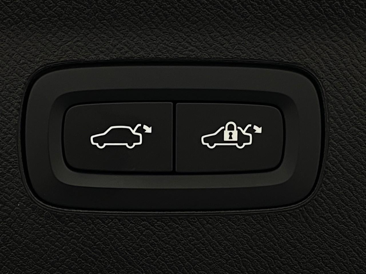 2023 Volvo XC90 B5 AWD Plus 7P