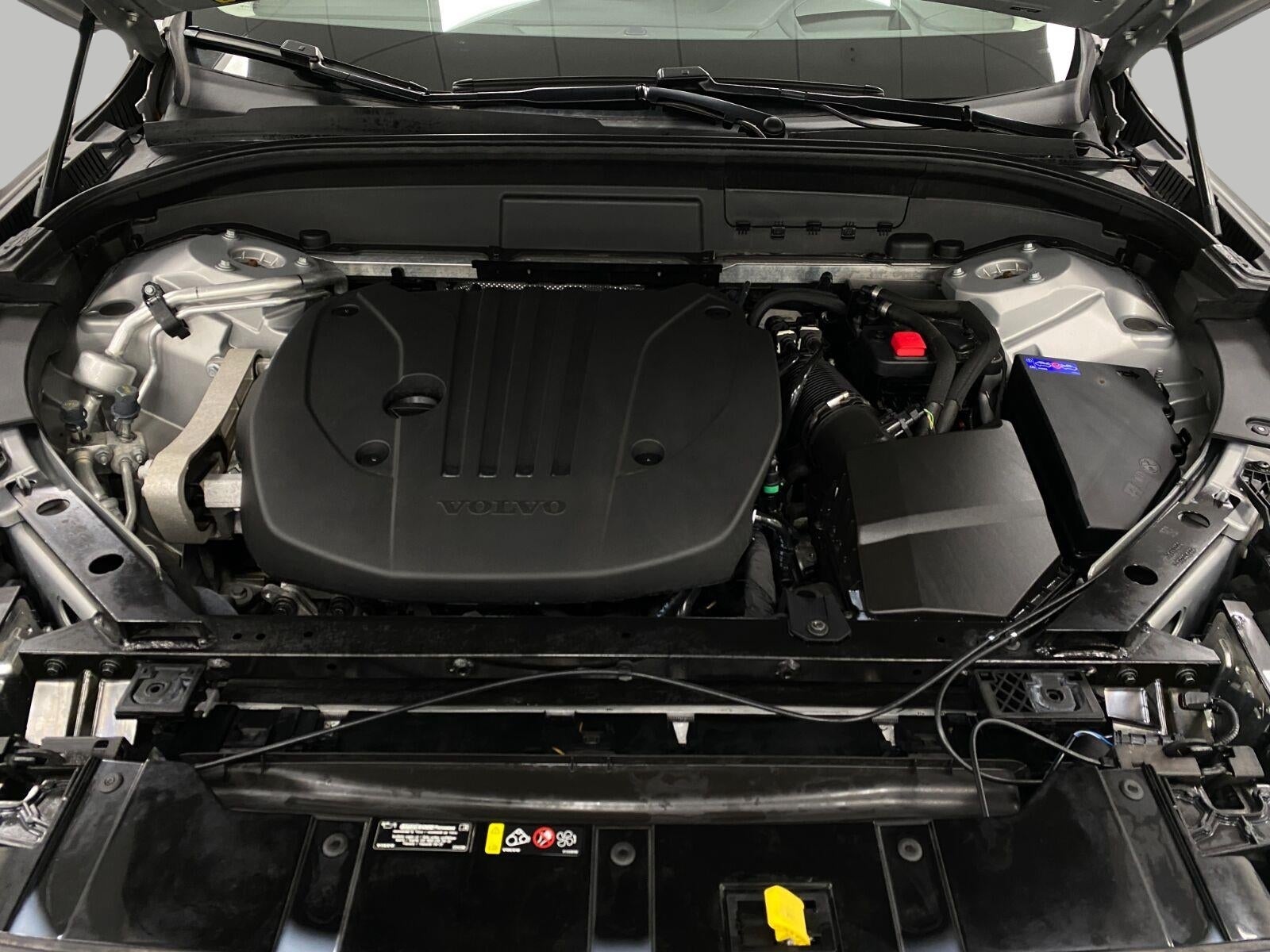 2023 Volvo XC60 B5 AWD Ultimate Bright Theme