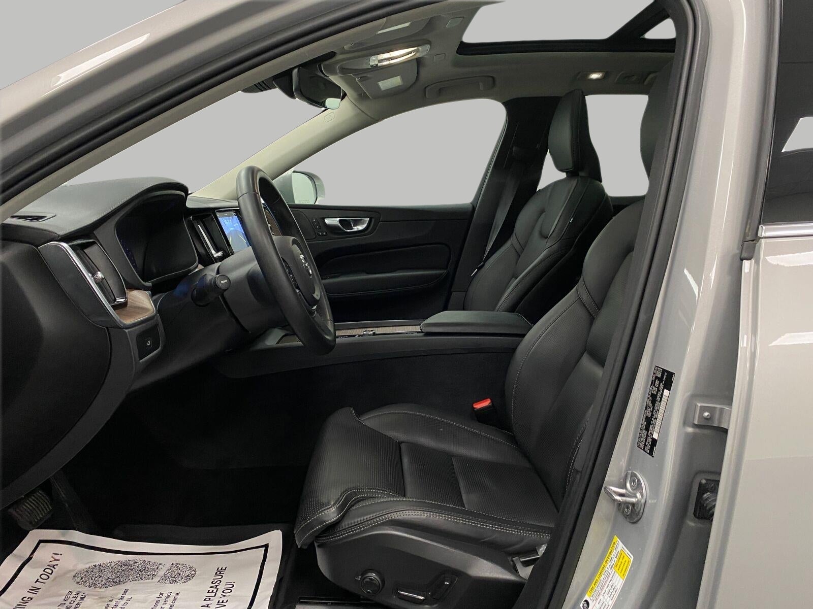 2023 Volvo XC60 B5 AWD Ultimate Bright Theme