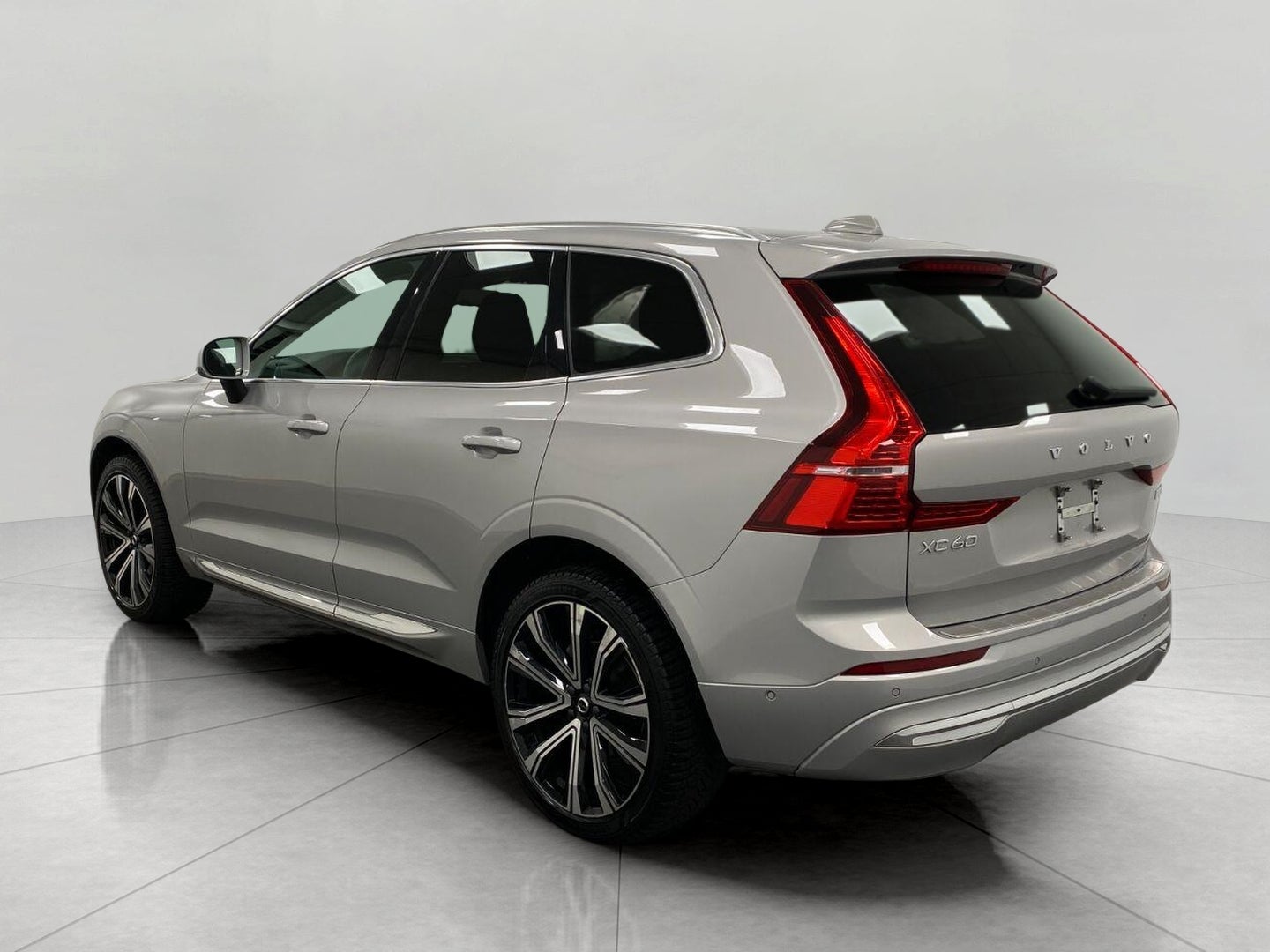 2023 Volvo XC60 B5 AWD Ultimate Bright Theme