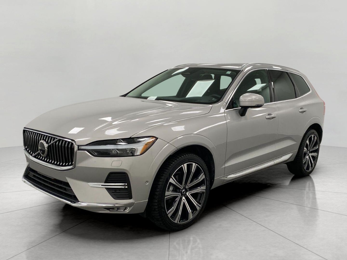 2023 Volvo XC60 B5 AWD Ultimate Bright Theme