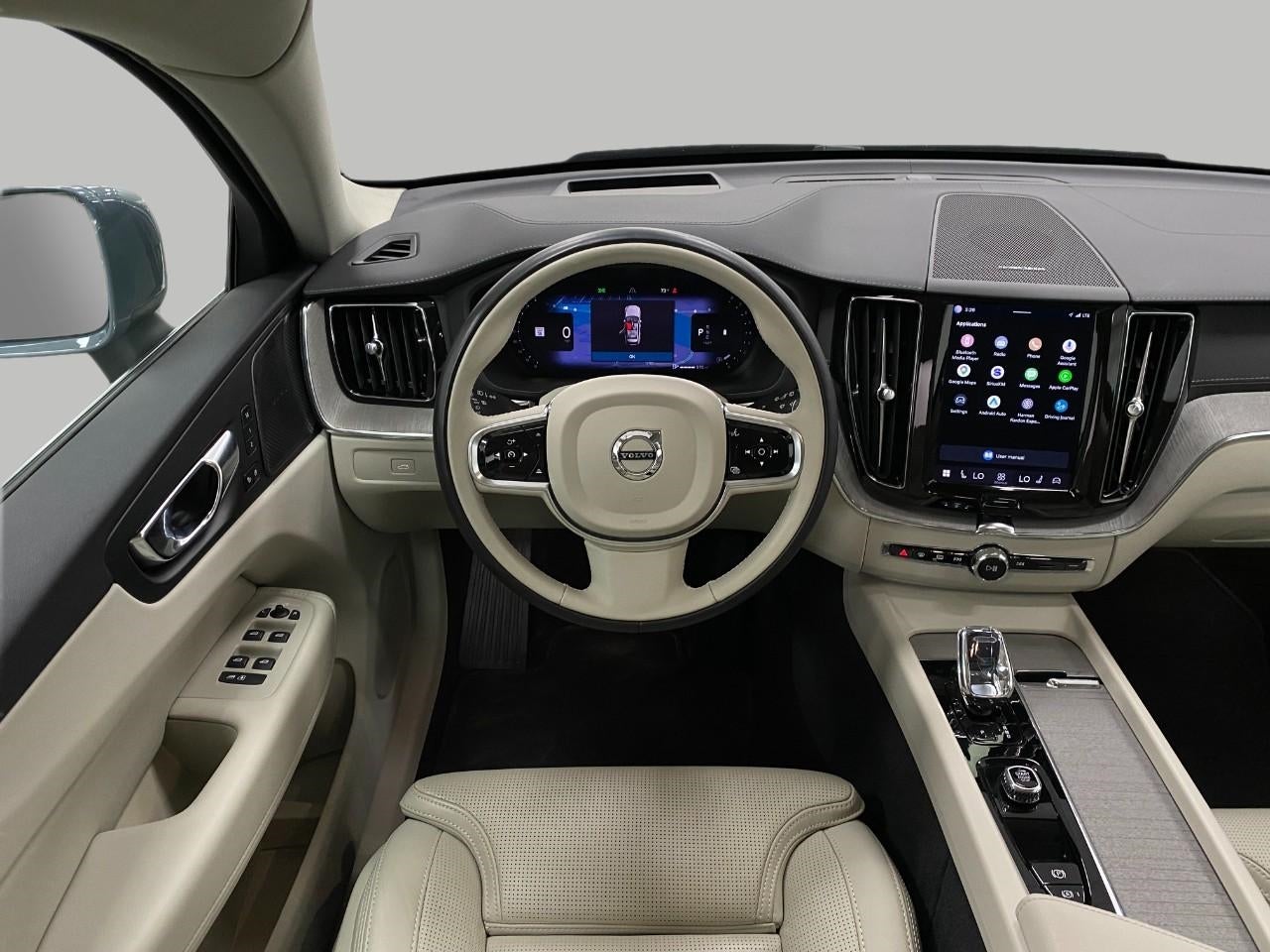 2023 Volvo XC60 B5 AWD Ultimate Bright Theme