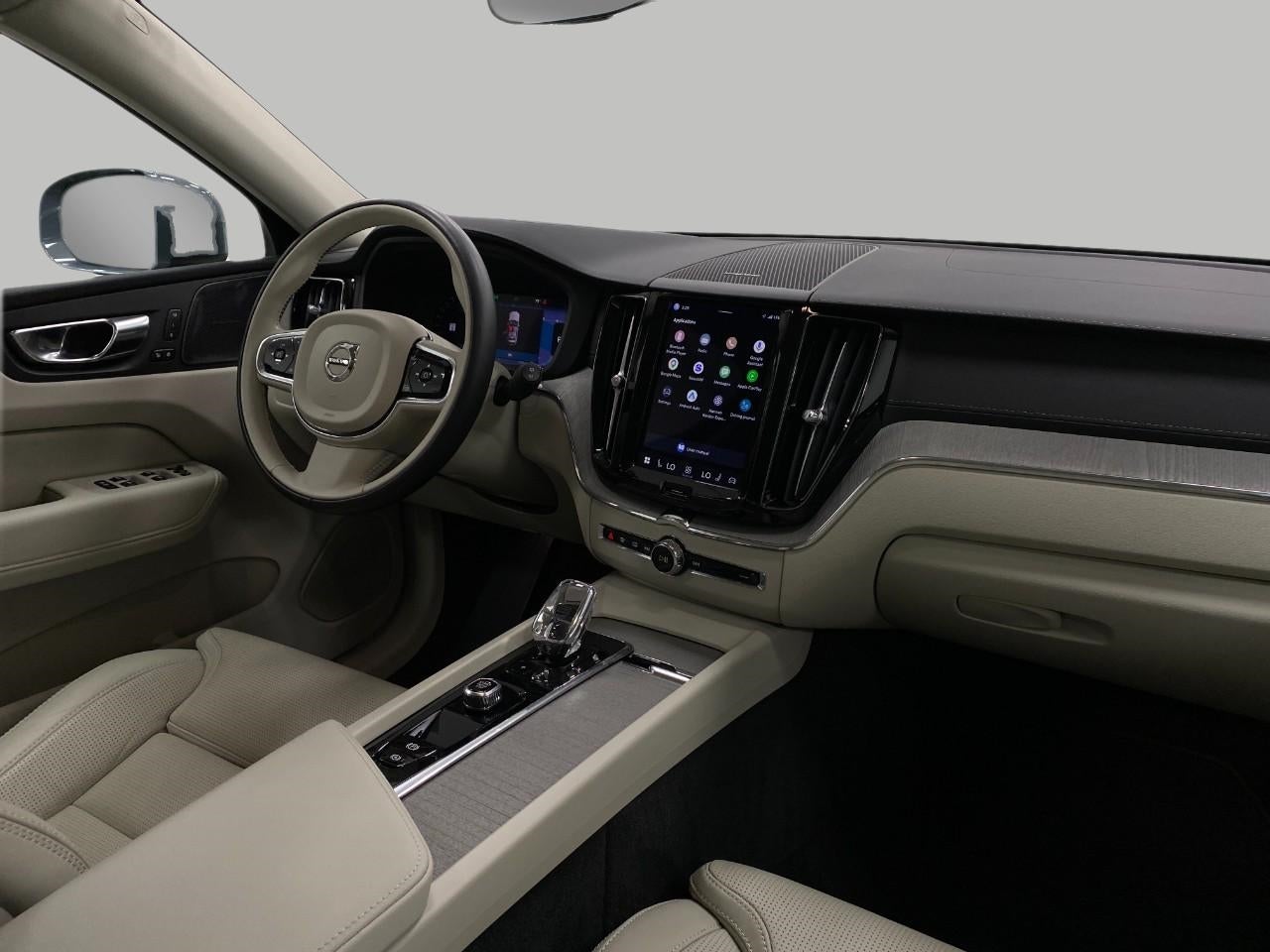 2023 Volvo XC60 B5 AWD Ultimate Bright Theme