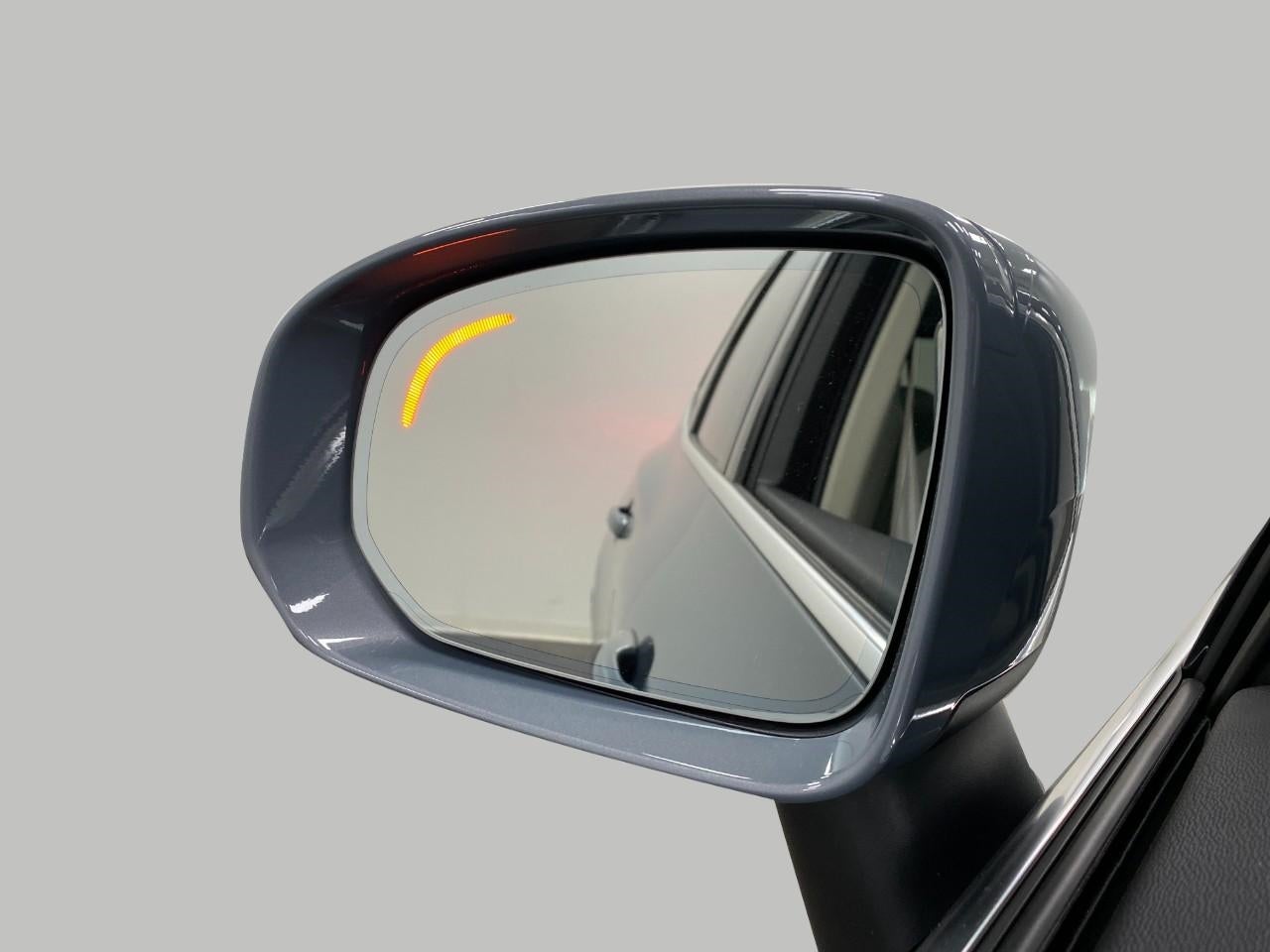 2023 Volvo XC60 B5 AWD Ultimate Bright Theme